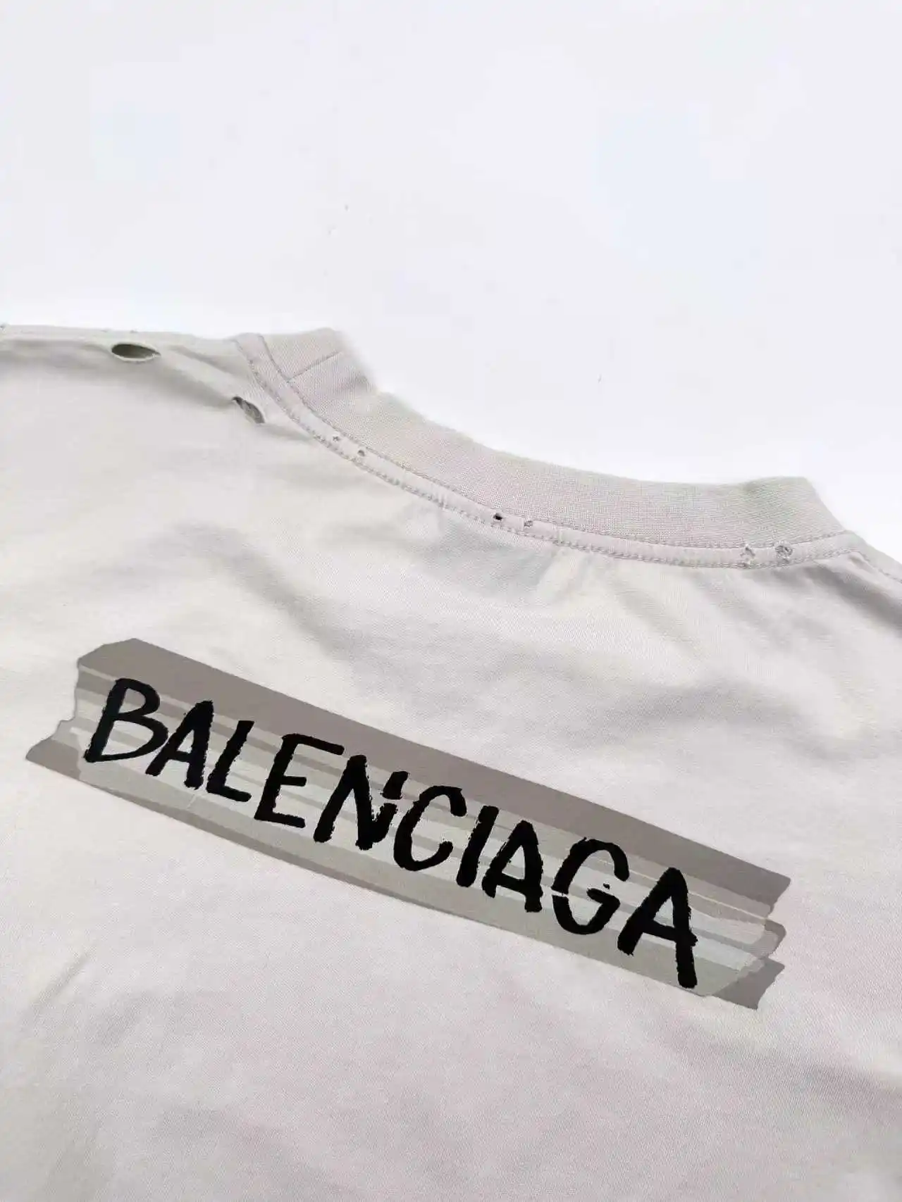 Masking Tape Logo Distressed T-Shirt D19514255 — view 4