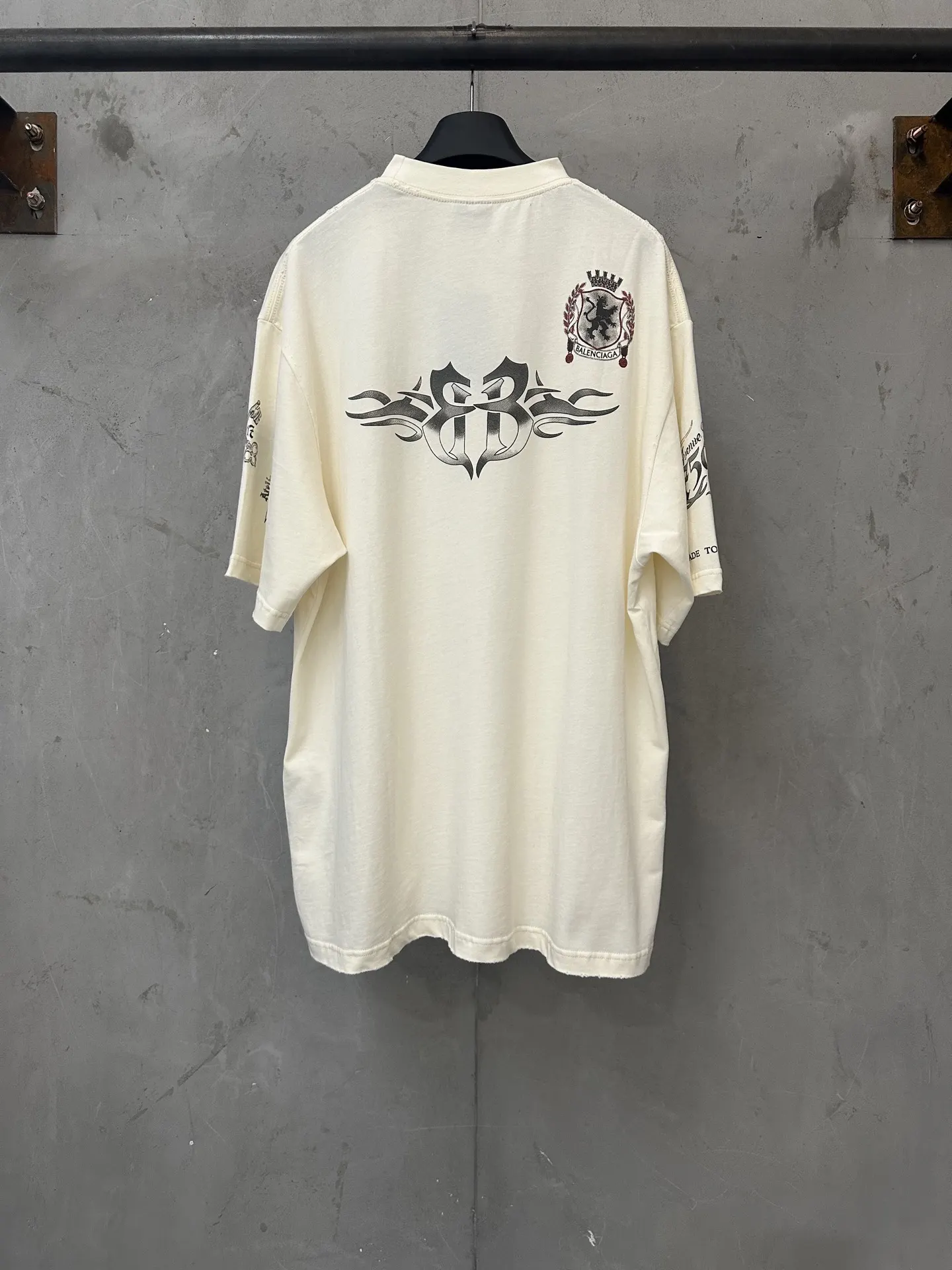 1917 Tattoo Graphic Oversized T-Shirt D19525045 — view 2
