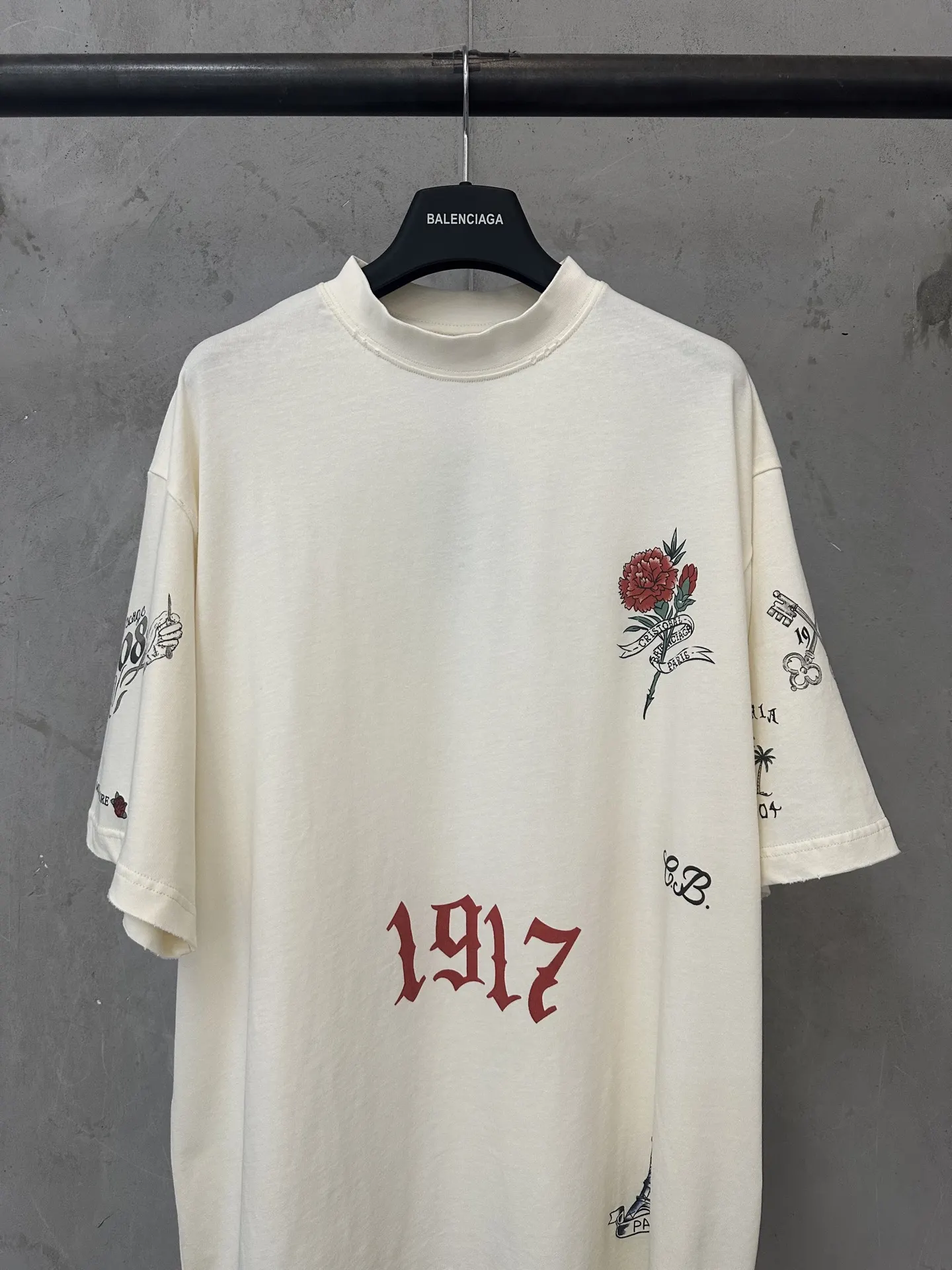 1917 Tattoo Graphic Oversized T-Shirt D19525045 — view 3