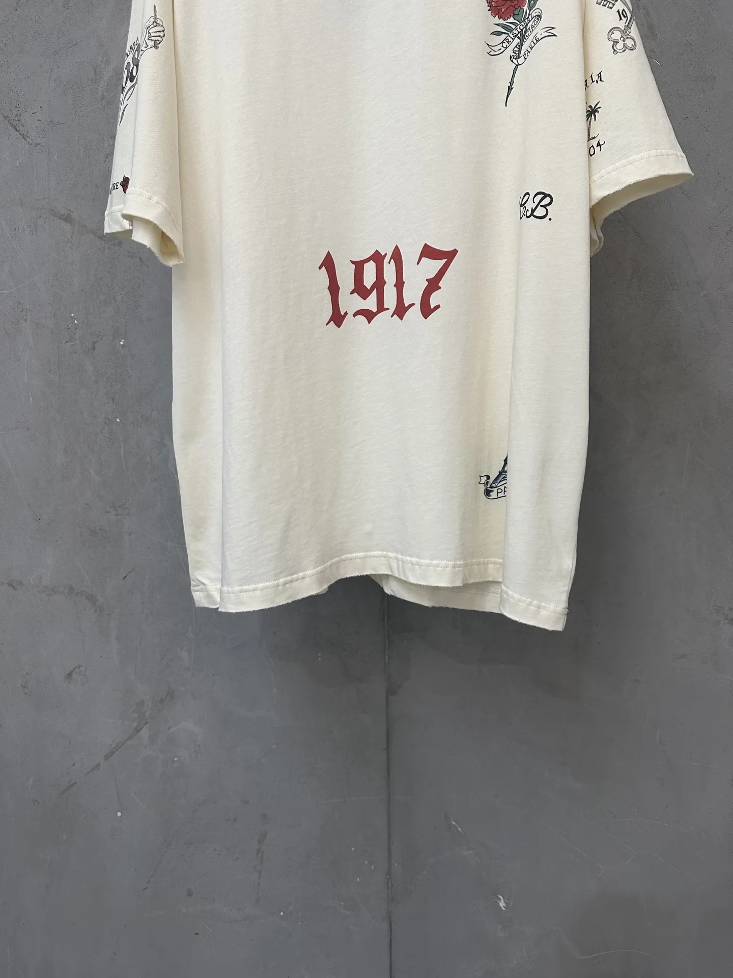 1917 Tattoo Graphic Oversized T-Shirt D19525045 — view 4