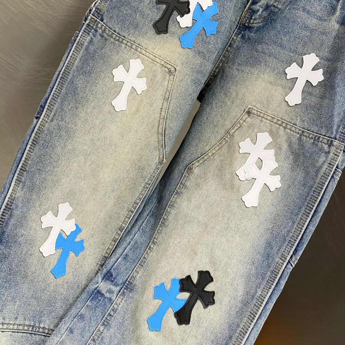 Cross Patch Straight-Leg Carpenter Jeans D19519618 — view 7