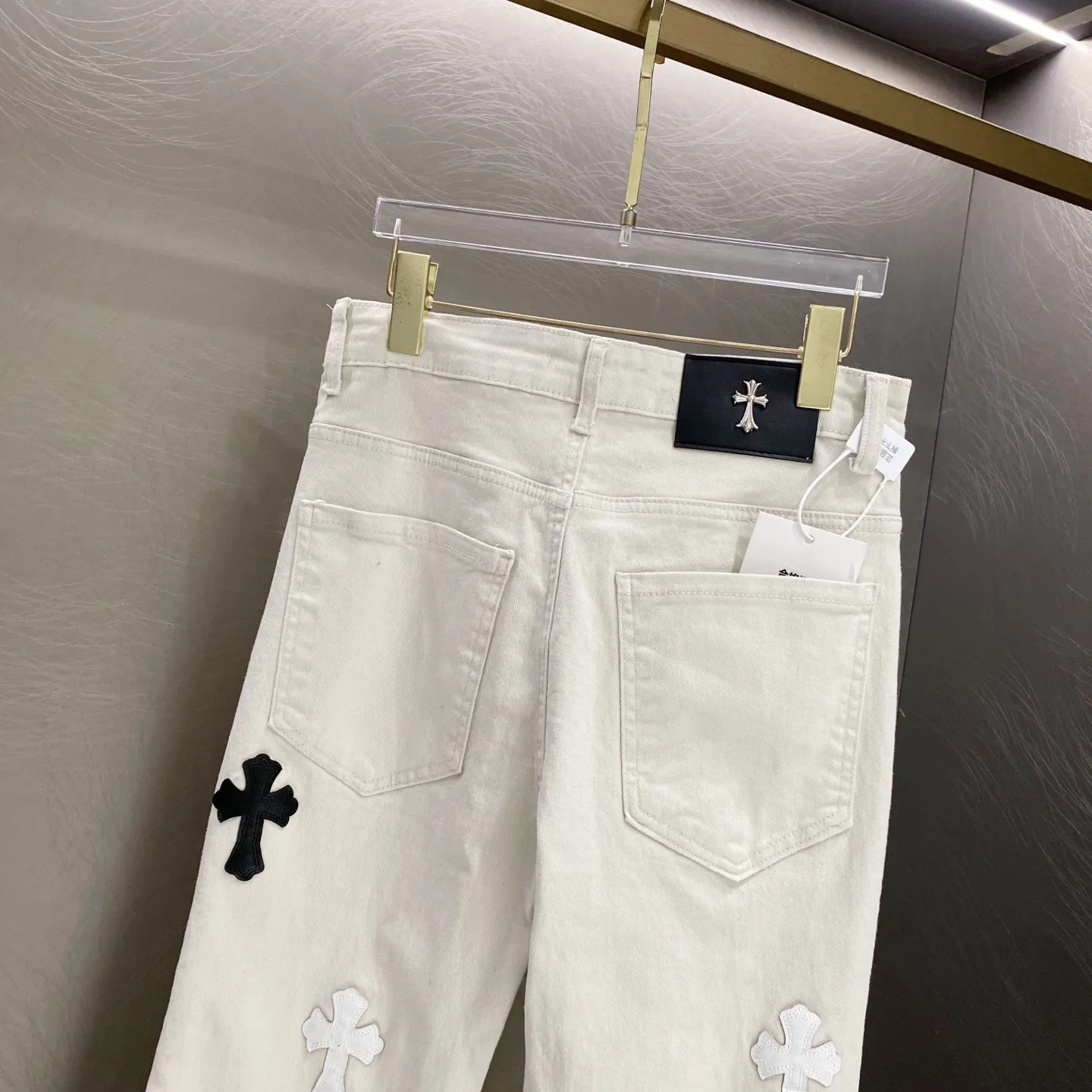 Cross Patch Straight-Leg Jeans D19519617 — view 3