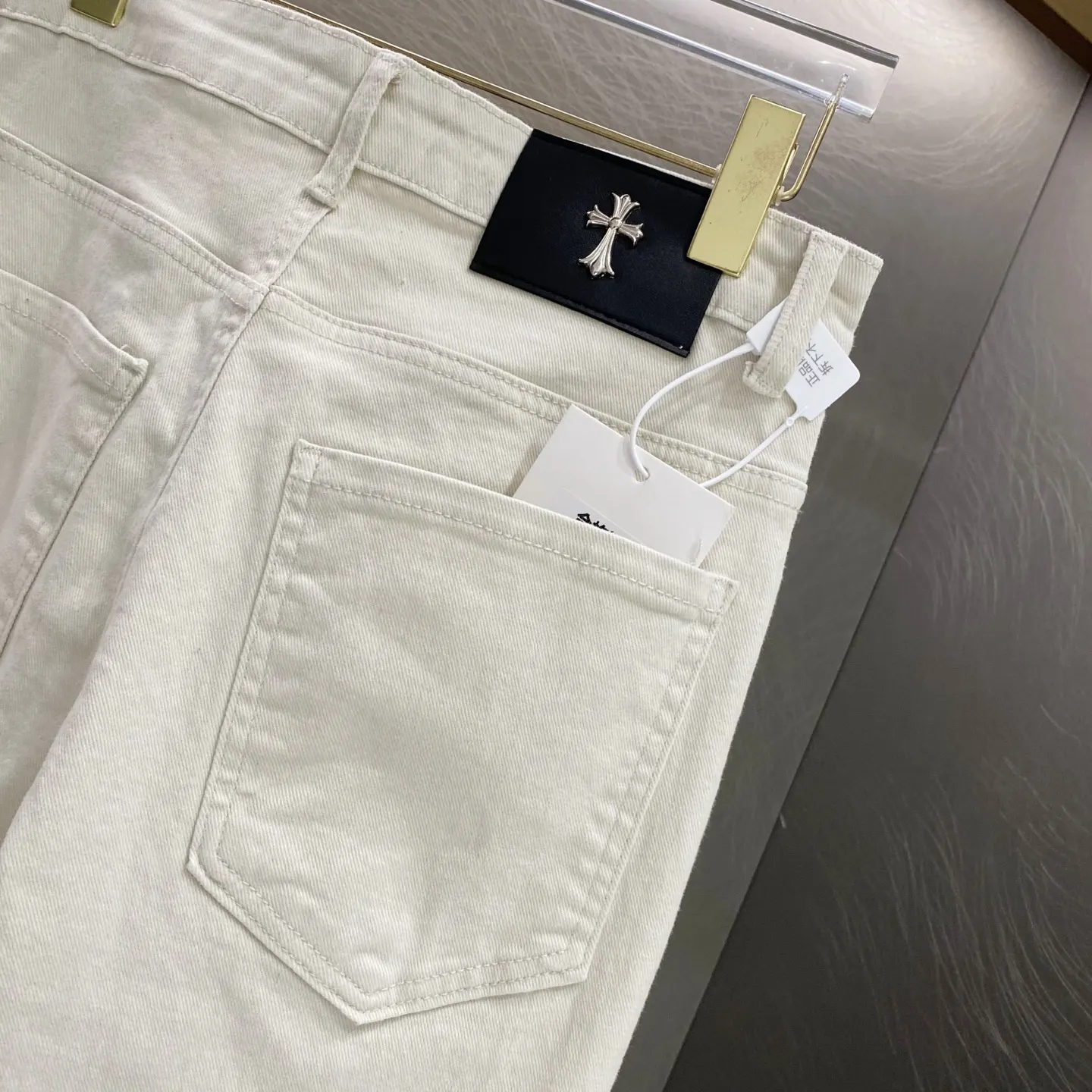 Cross Patch Straight-Leg Jeans D19519617 — view 4