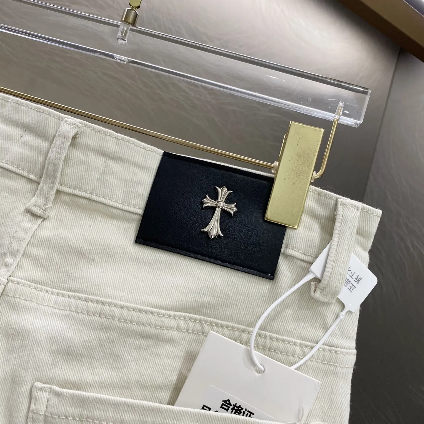 Cross Patch Straight-Leg Jeans D19519617 — view 6