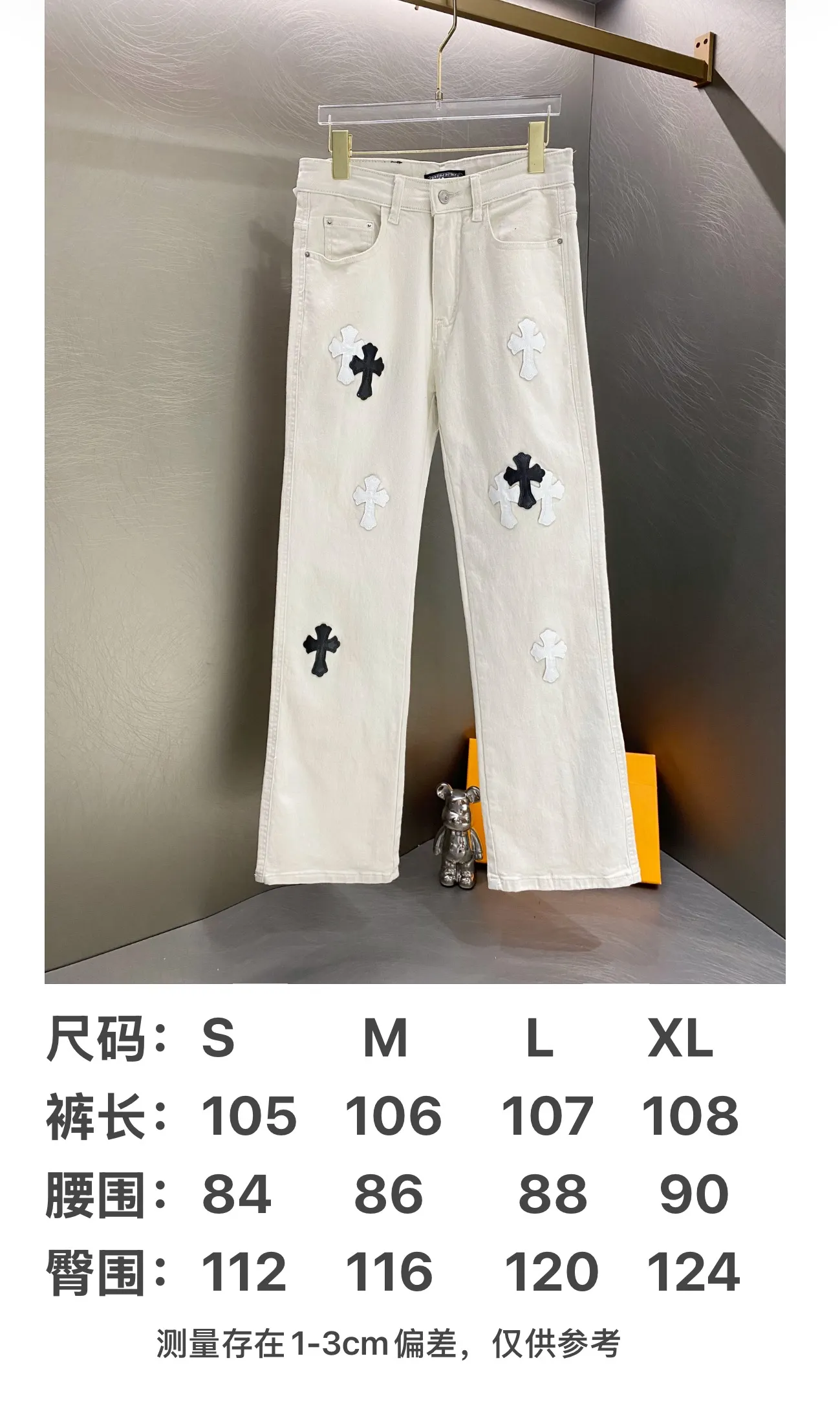 Cross Patch Straight-Leg Jeans D19519617 — view 12