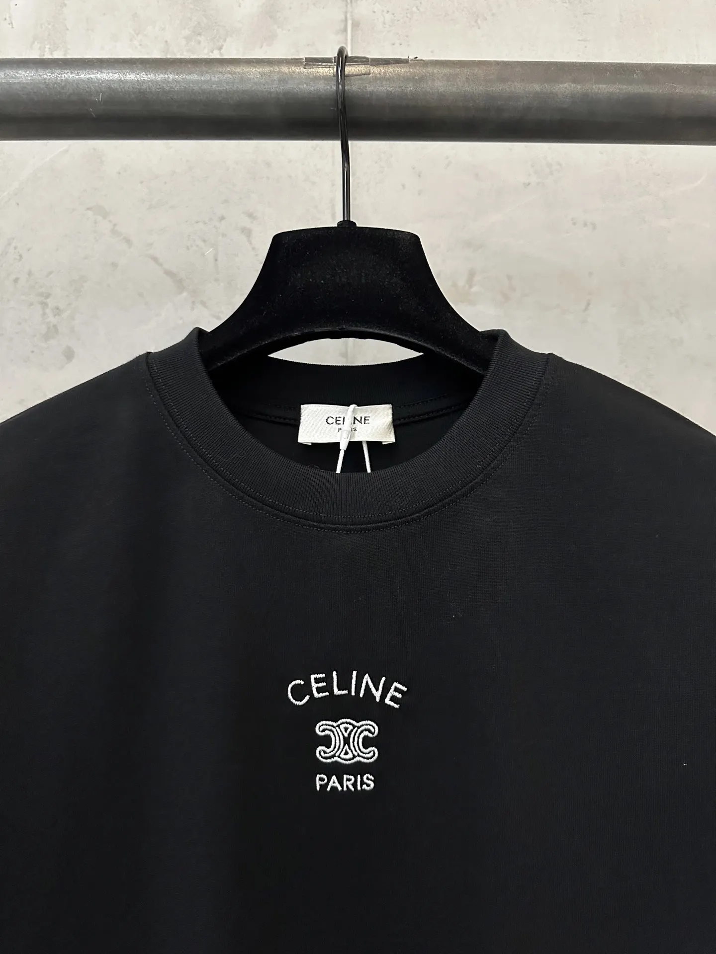 Logo-Embroidered Long-Sleeved T-Shirt D20018977 — view 5