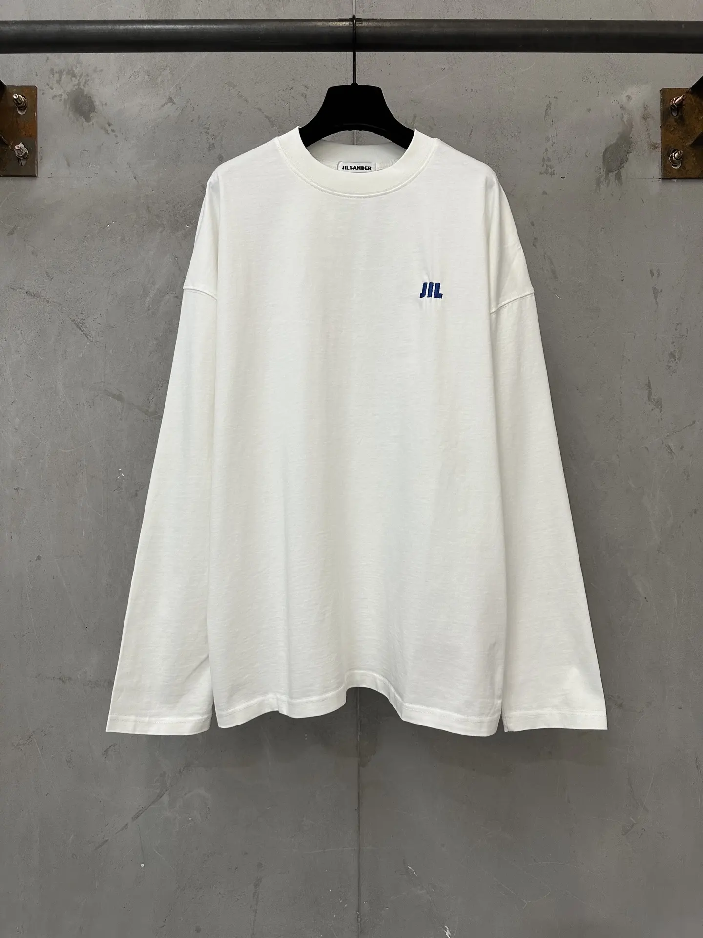 Logo Embroidered Heavyweight Long-Sleeve T-Shirt D20025026