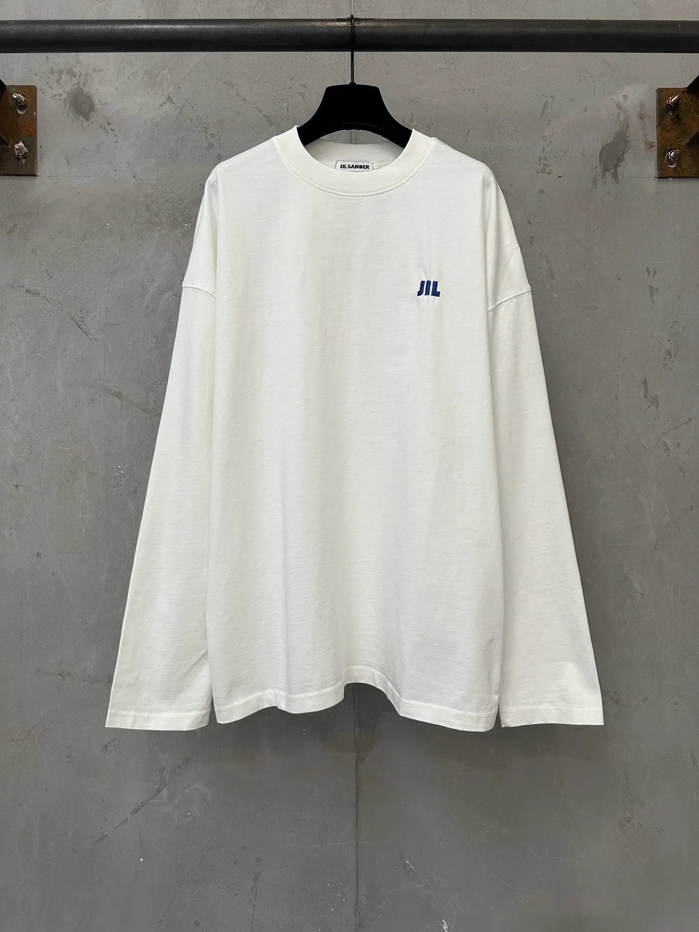 Logo Embroidered Heavyweight Long-Sleeve T-Shirt D20025026