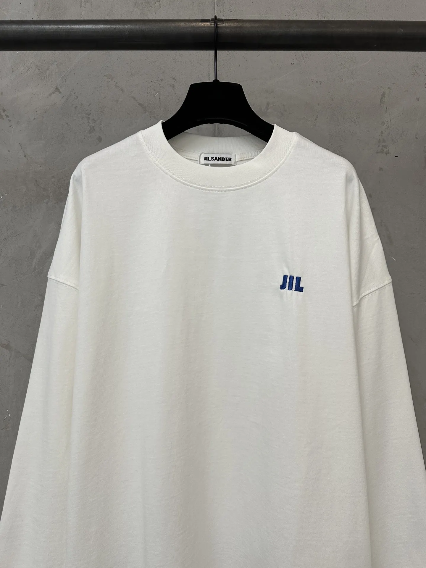 Logo Embroidered Heavyweight Long-Sleeve T-Shirt D20025026 — view 3