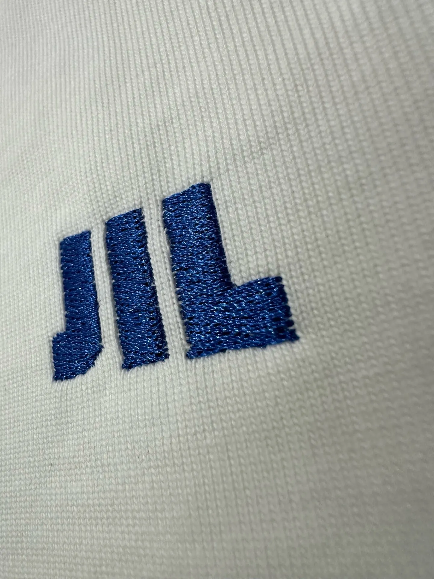 Logo Embroidered Heavyweight Long-Sleeve T-Shirt D20025026 — view 8