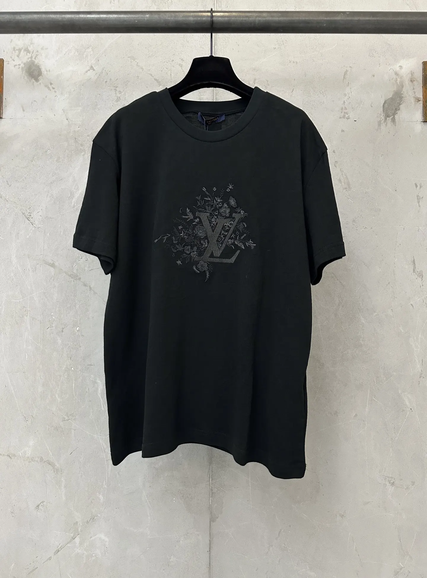 Floral Bouquet Embroidered Logo T-Shirt D20011887