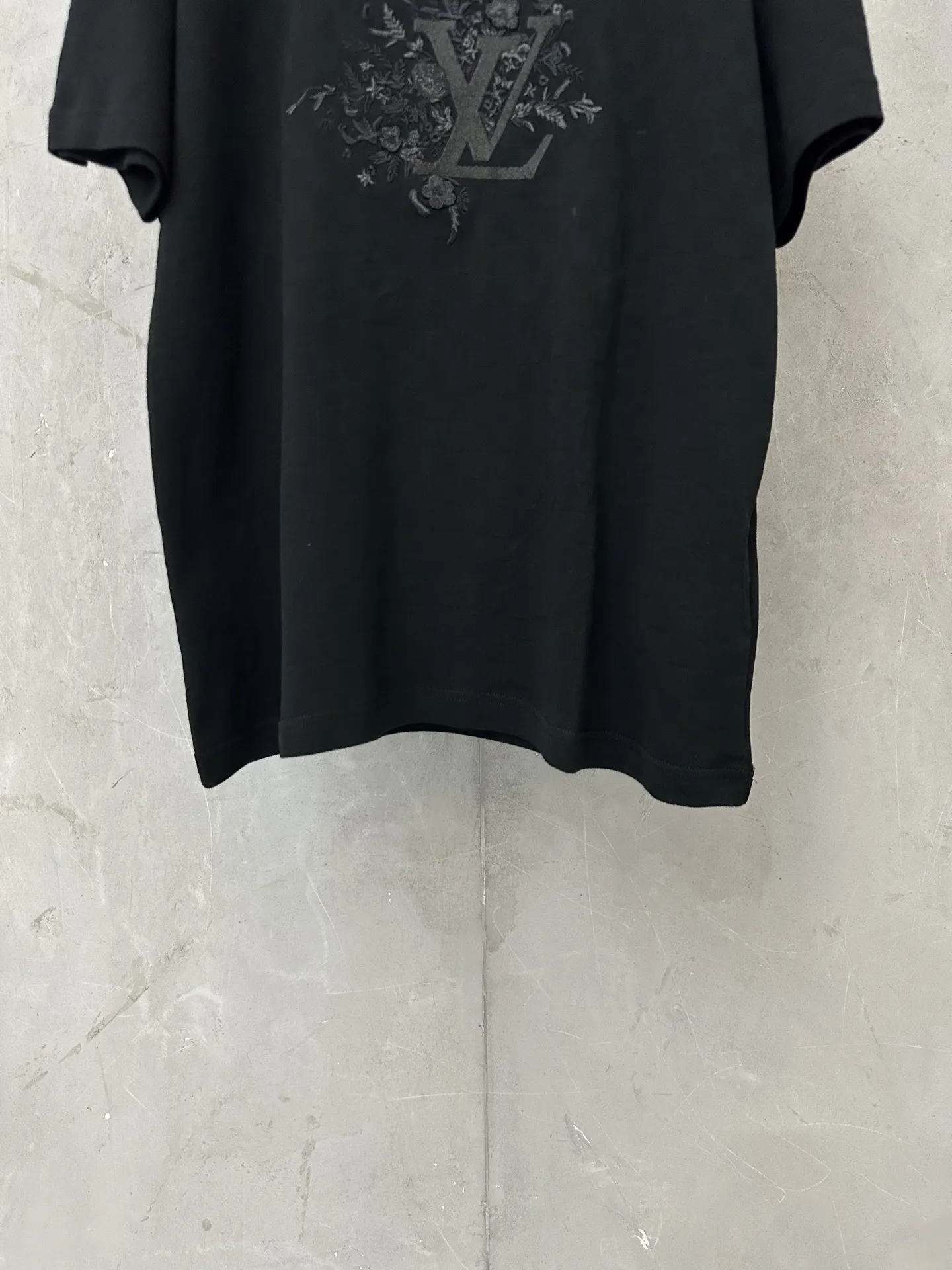 Floral Bouquet Embroidered Logo T-Shirt D20011887 — view 4