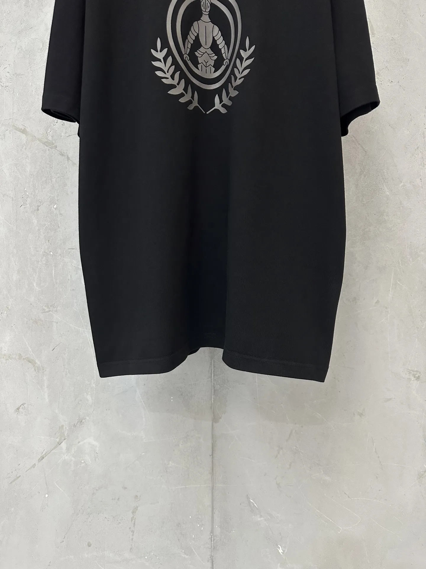 Knight Crest Heavyweight Cotton T-Shirt D20011893 — view 4