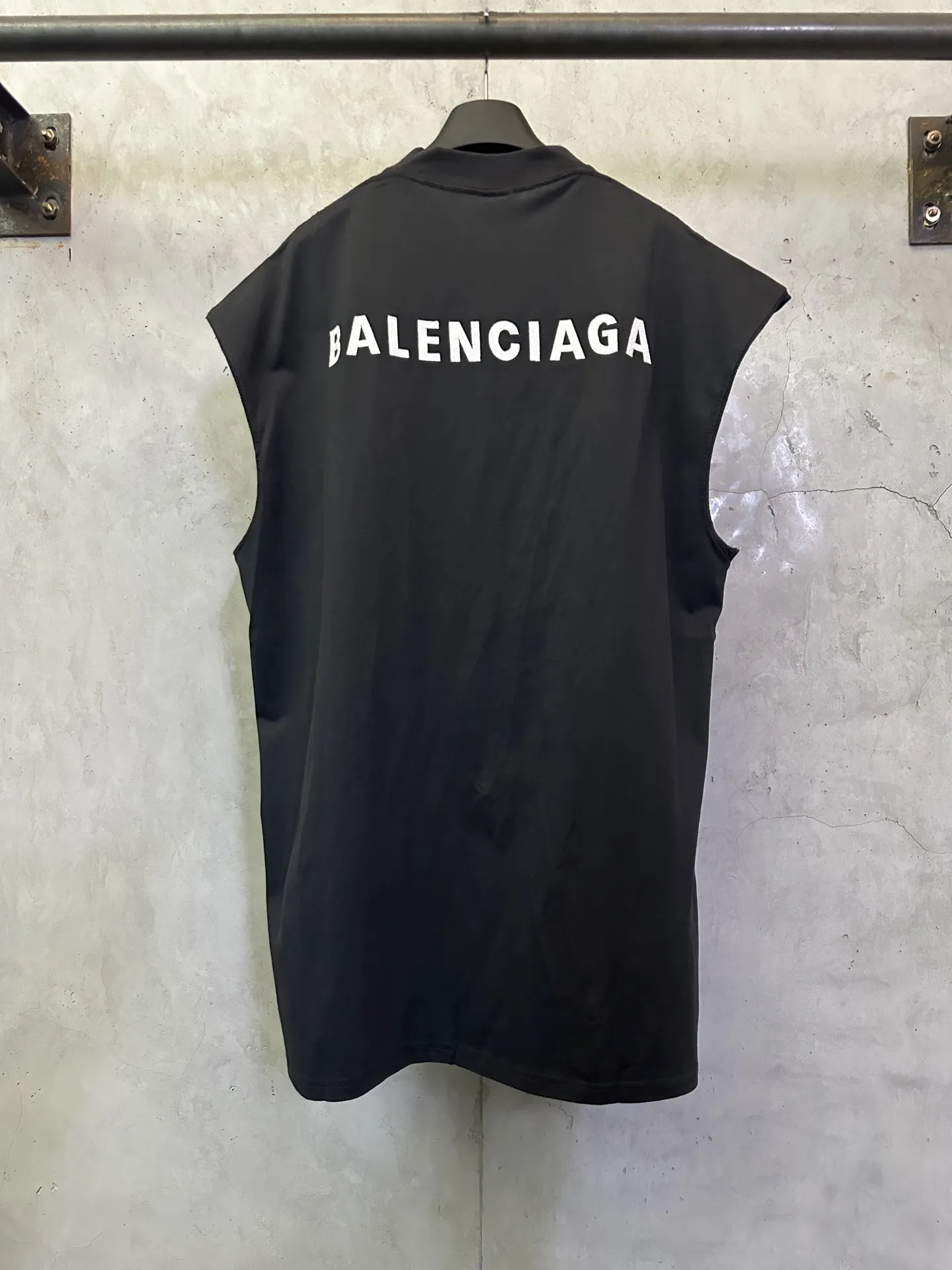 Logo Embroidery Distressed Cotton Tank Top D20512776 — view 2