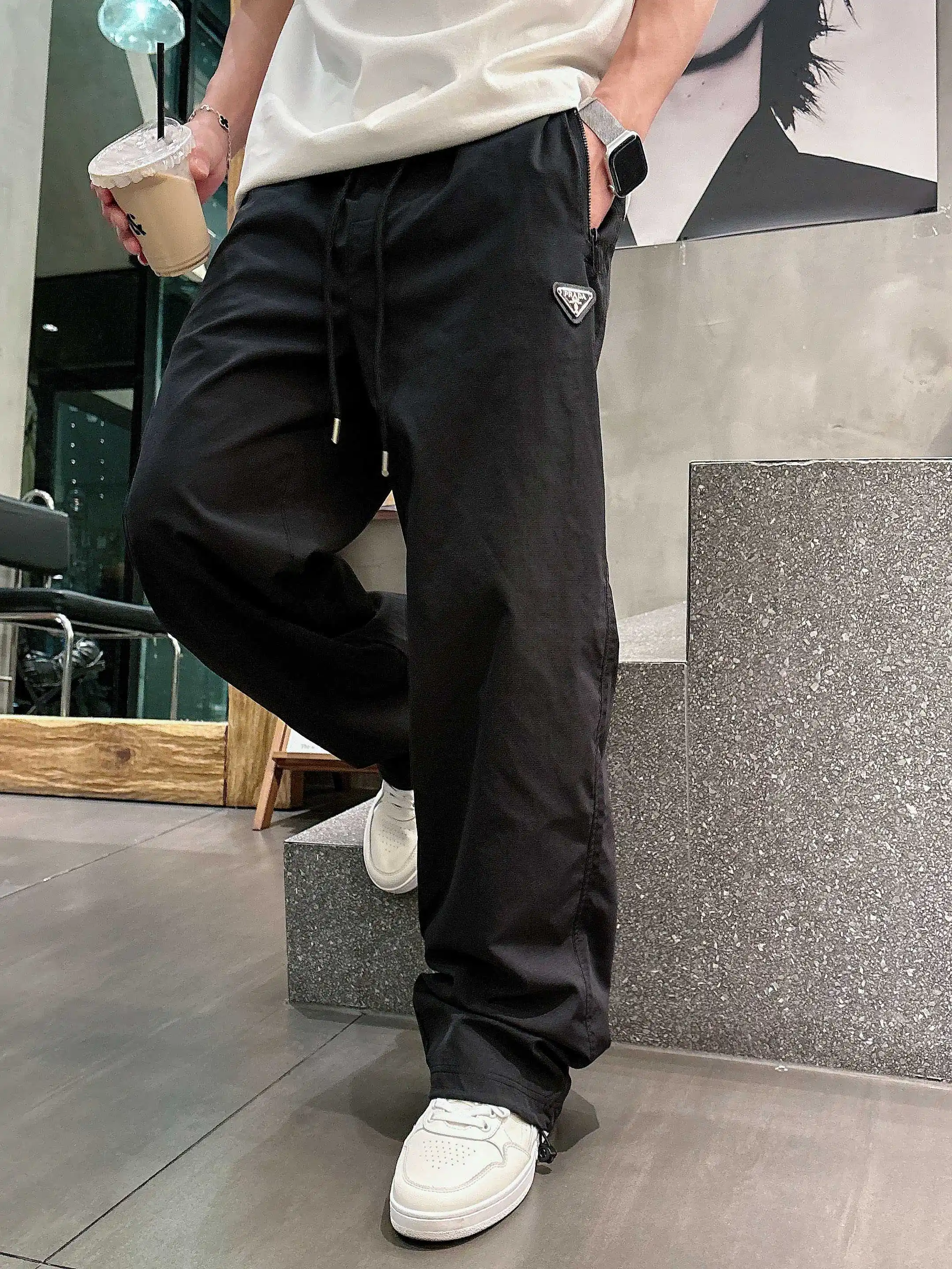 Logo-Appliqué Straight-Leg Trousers D20513610