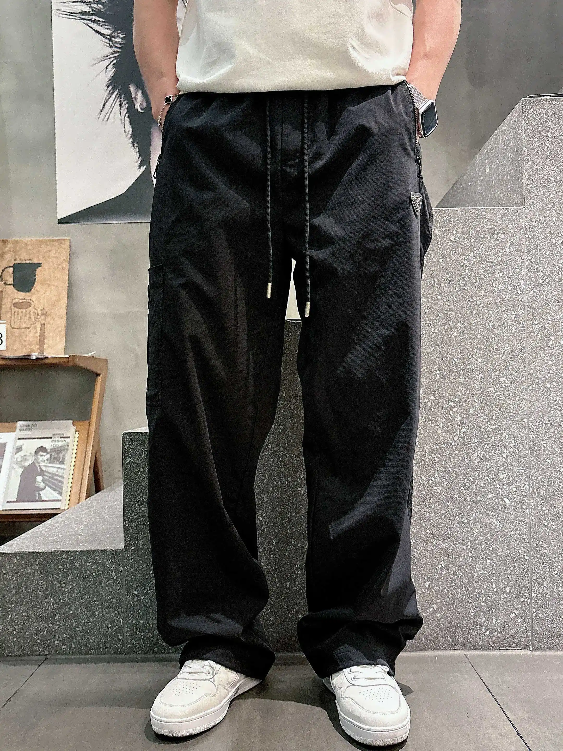 Logo-Appliqué Straight-Leg Trousers D20513610 — view 2