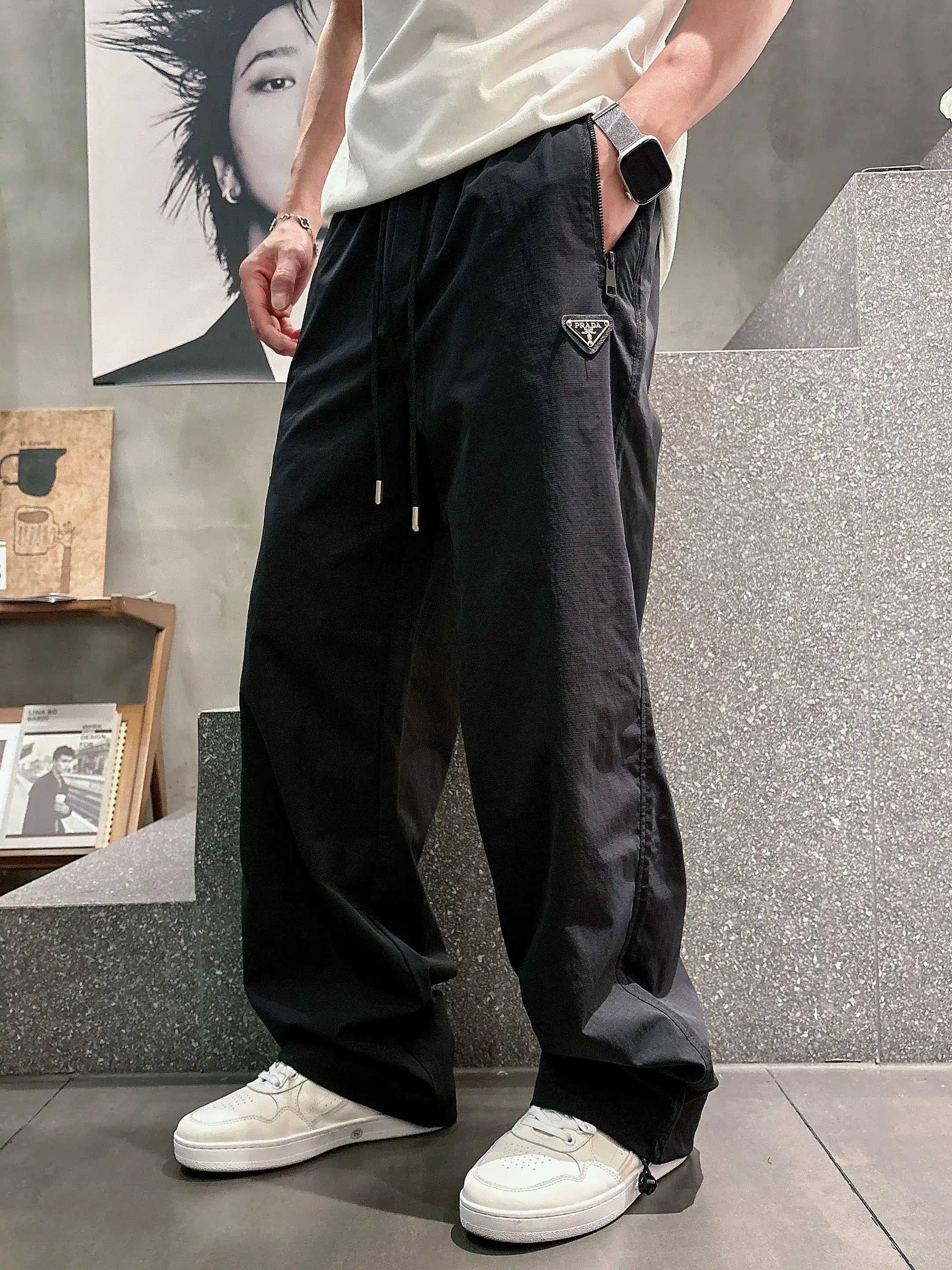Logo-Appliqué Straight-Leg Trousers D20513610 — view 3