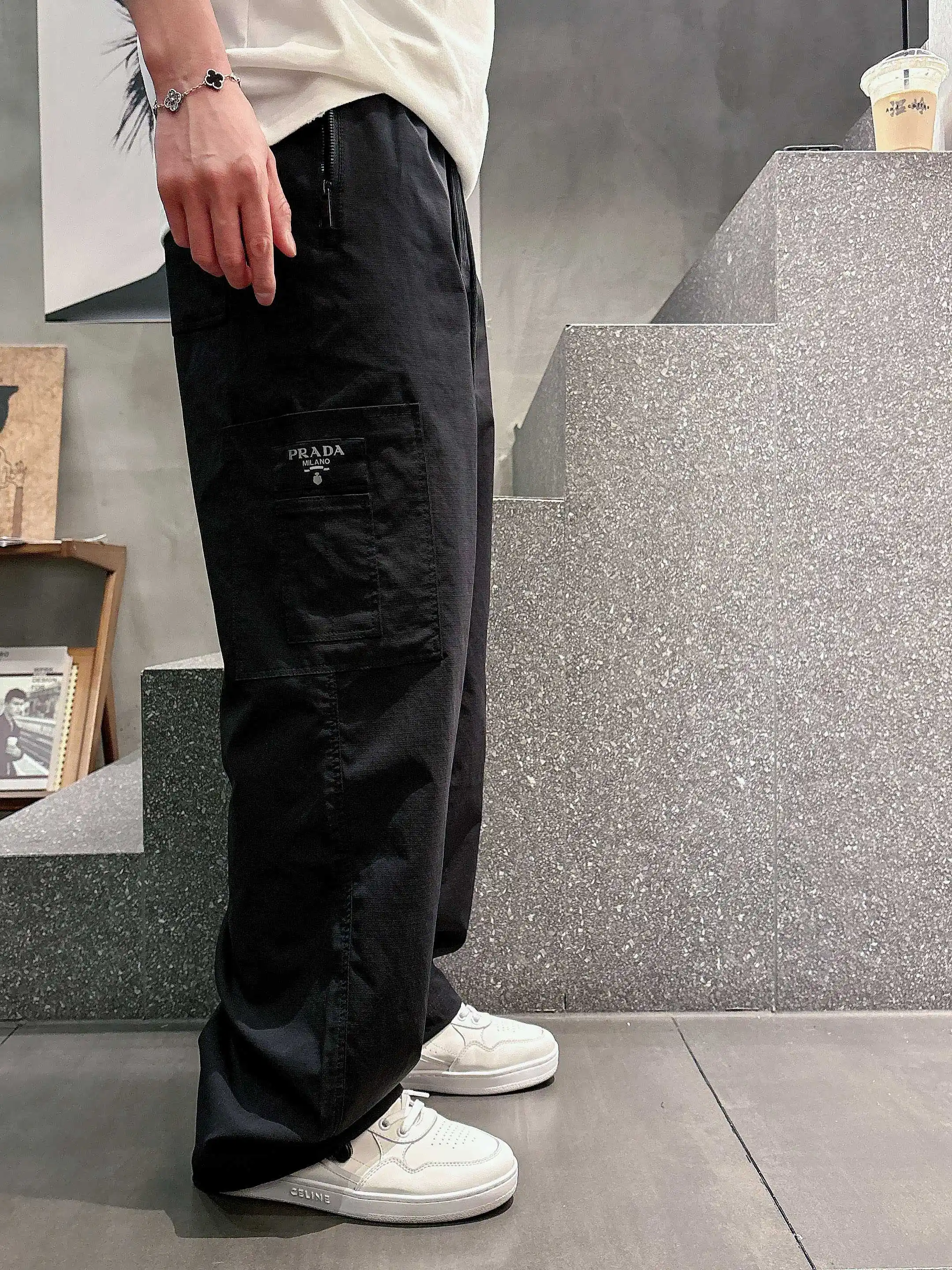 Logo-Appliqué Straight-Leg Trousers D20513610 — view 4