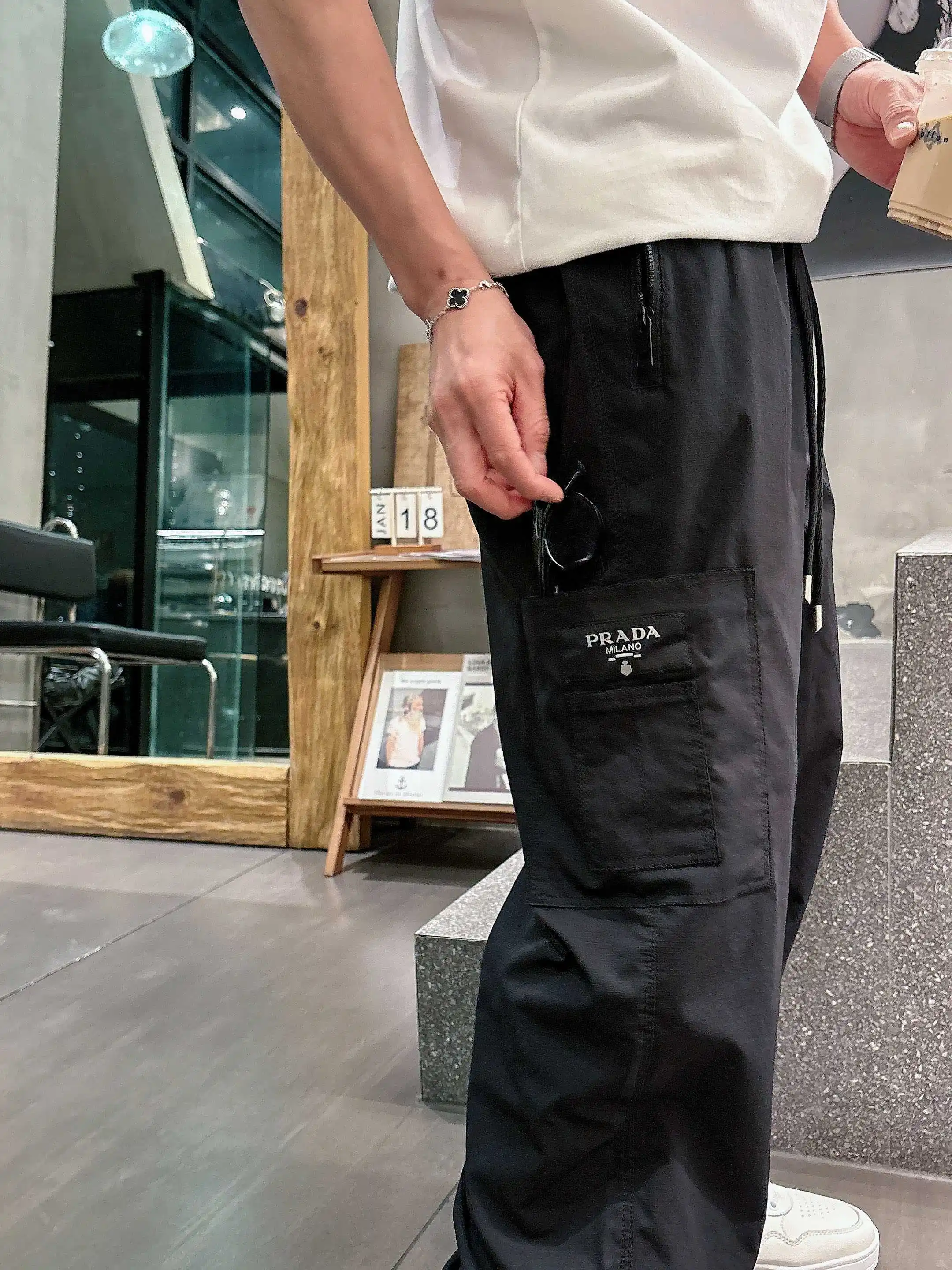 Logo-Appliqué Straight-Leg Trousers D20513610 — view 8