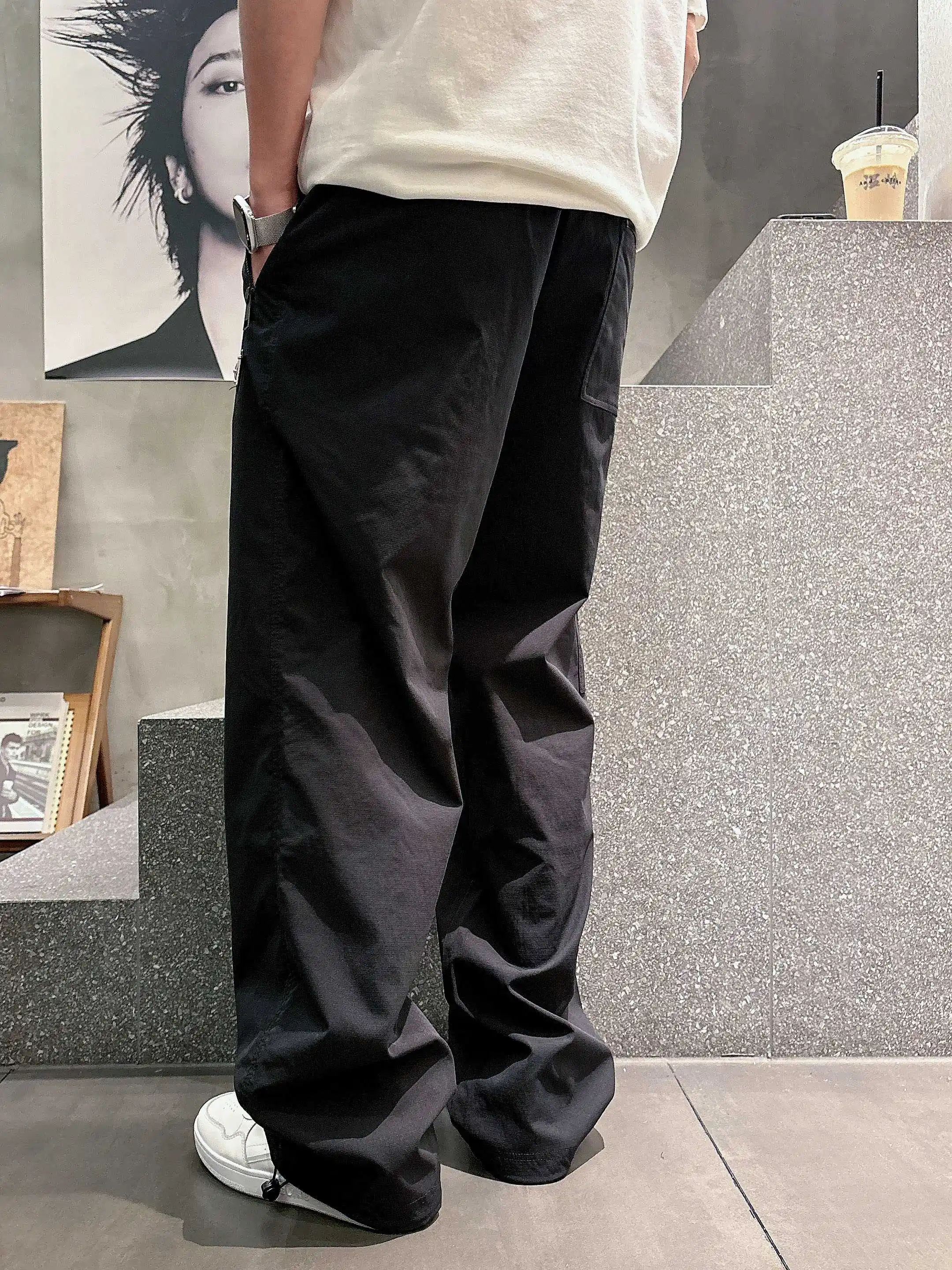 Logo-Appliqué Straight-Leg Trousers D20513610 — view 10