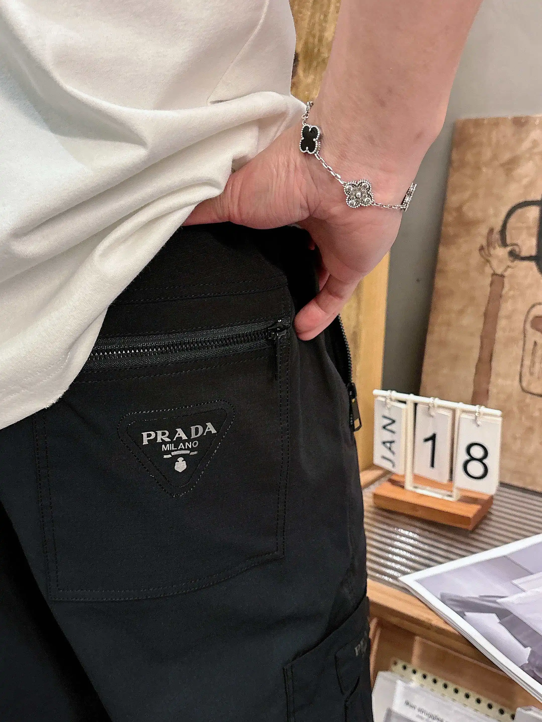 Logo-Appliqué Straight-Leg Trousers D20513610 — view 11