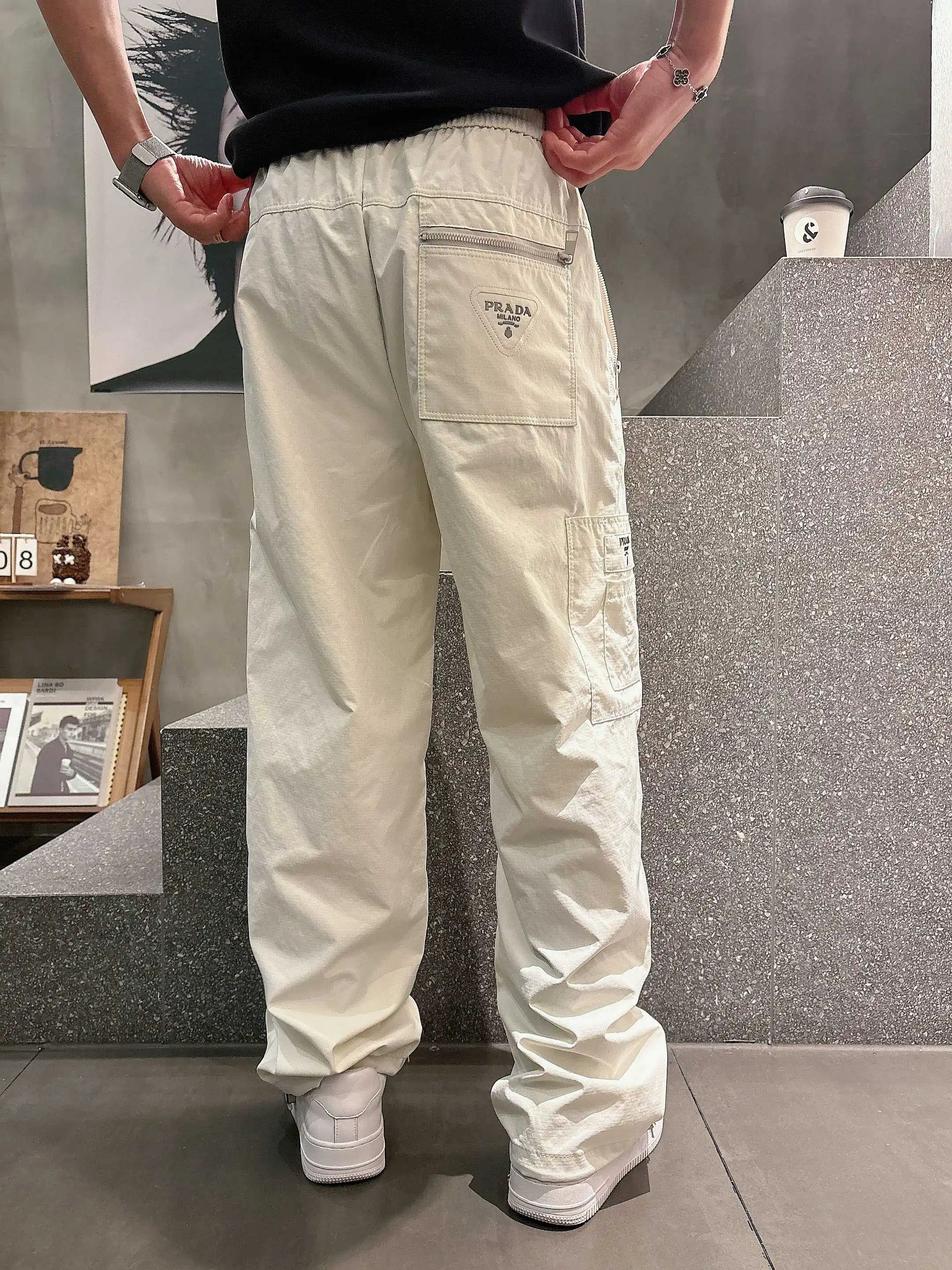 Logo-Appliqué Drawstring Casual Trousers D20513609 — view 4
