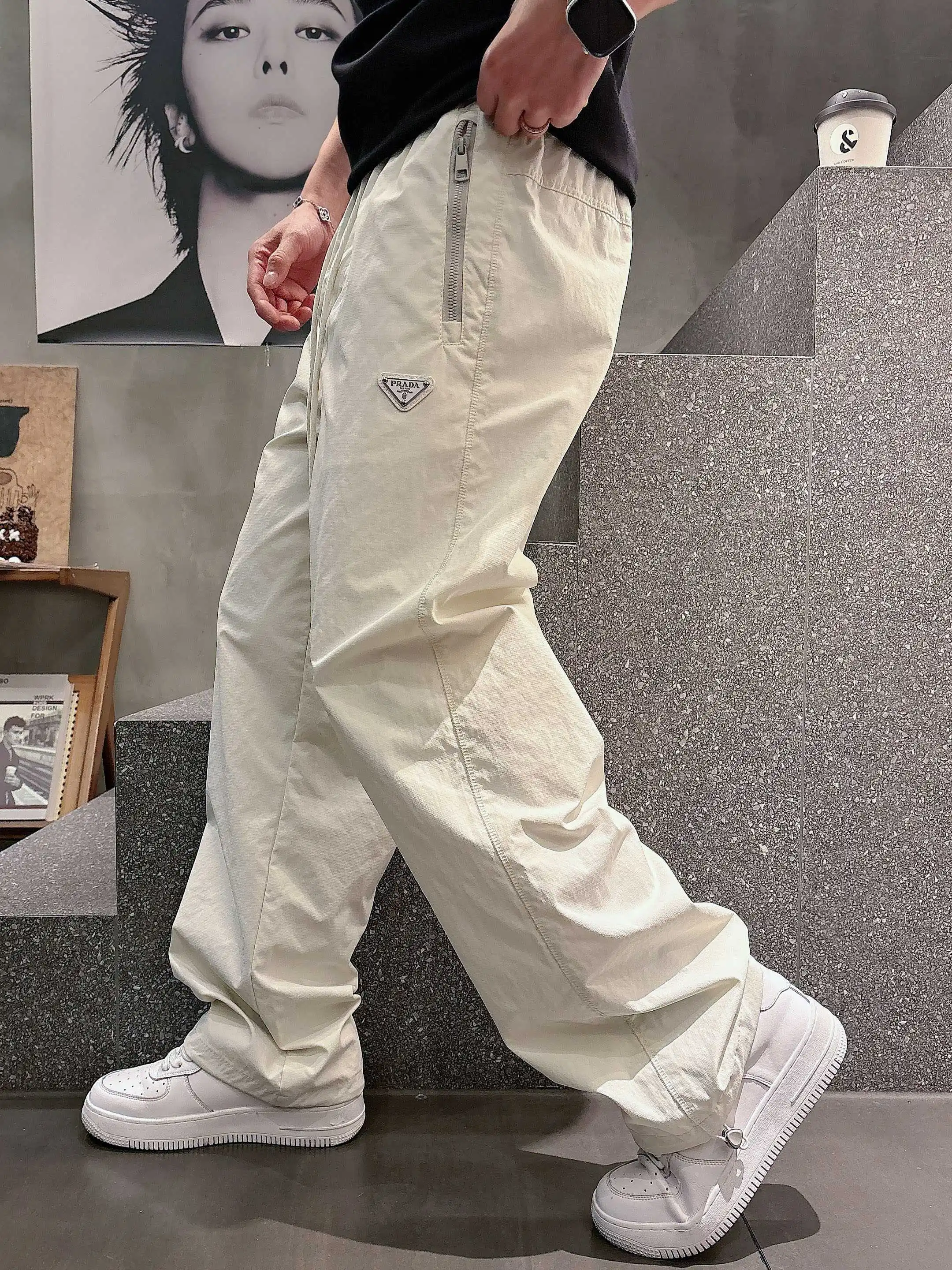 Logo-Appliqué Drawstring Casual Trousers D20513609 — view 9