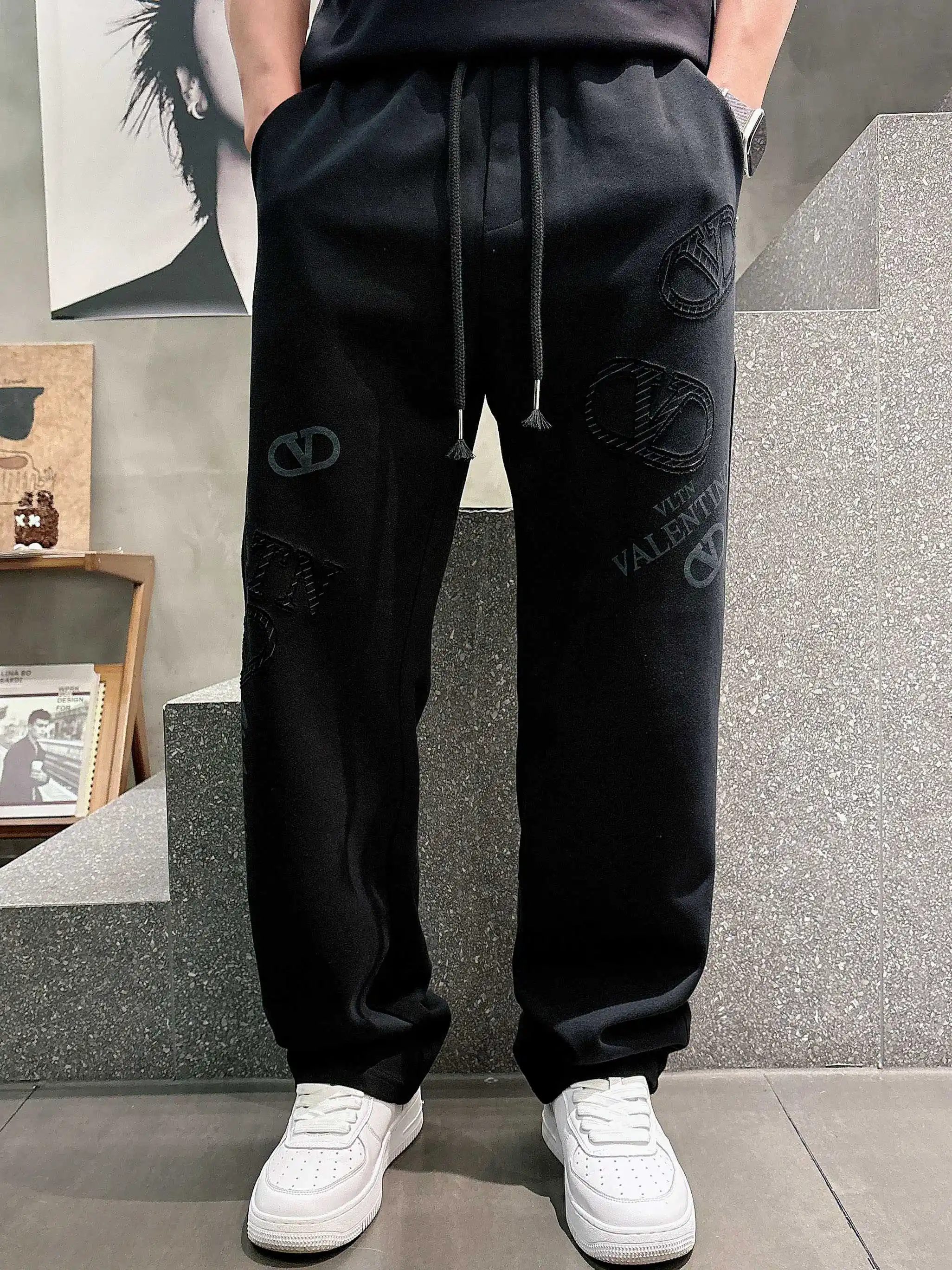 Logo-Embroidered Drawstring Sweatpants D21013608