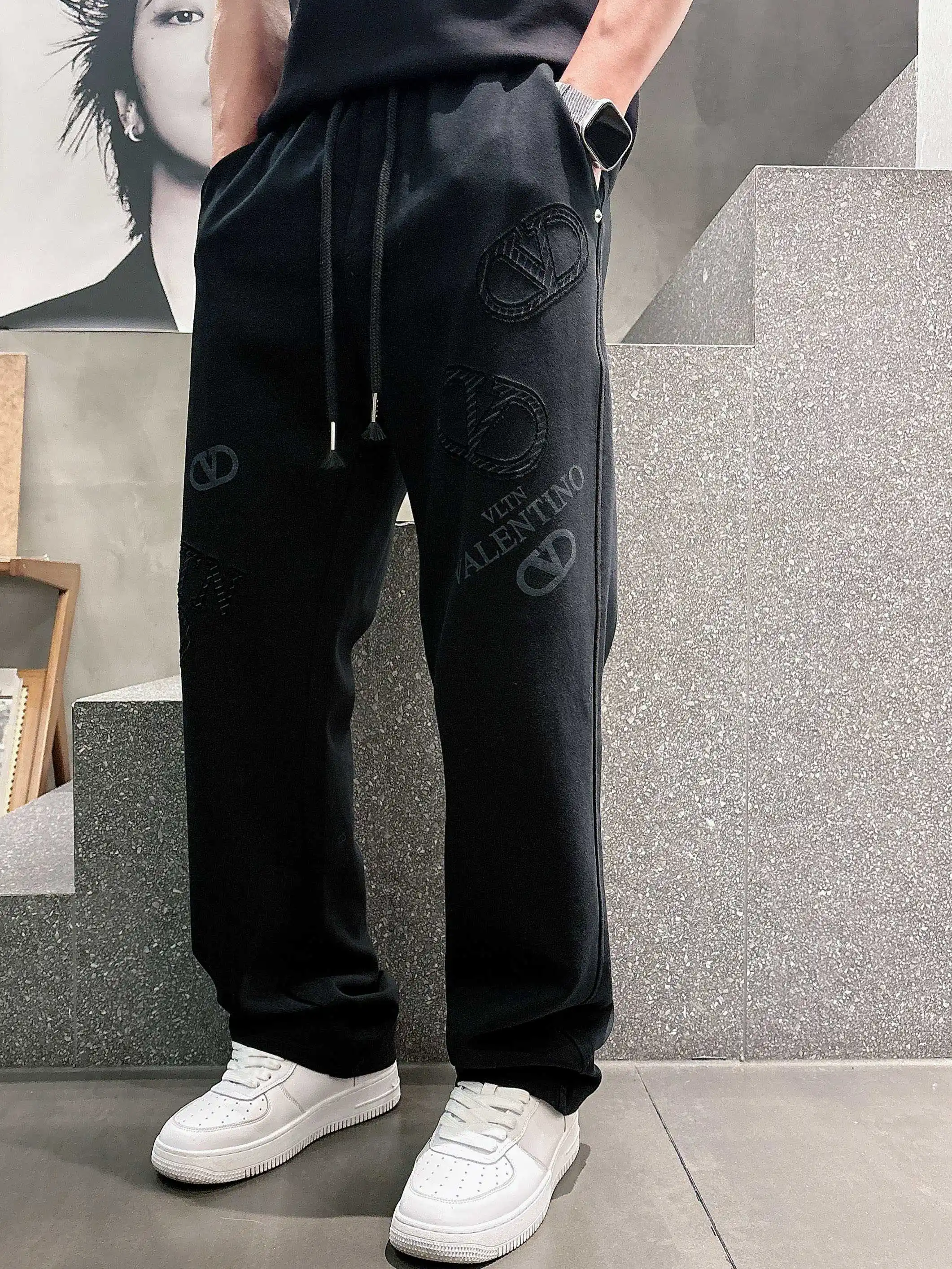 Logo-Embroidered Drawstring Sweatpants D21013608 — view 2