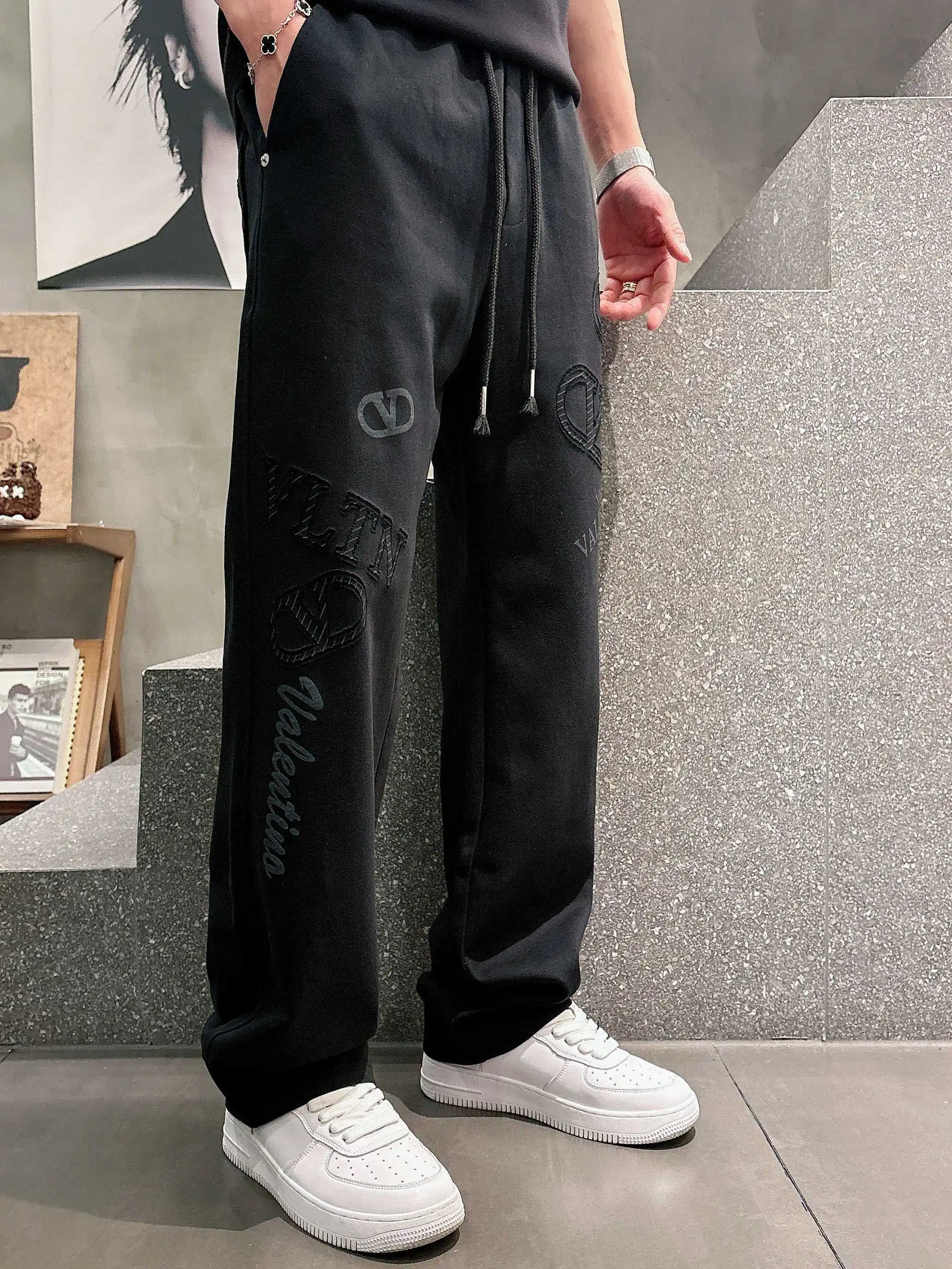 Logo-Embroidered Drawstring Sweatpants D21013608 — view 3