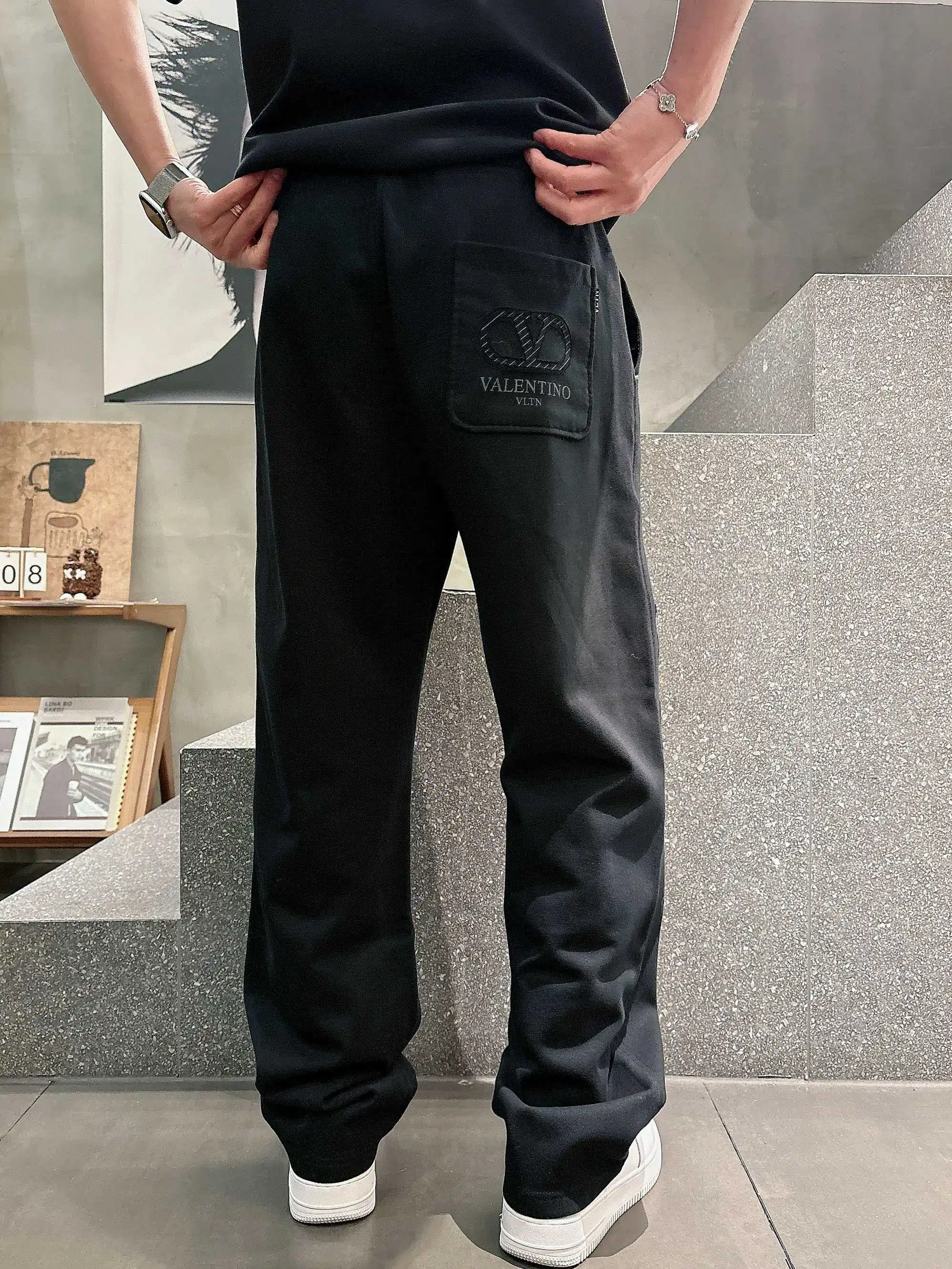 Logo-Embroidered Drawstring Sweatpants D21013608 — view 5