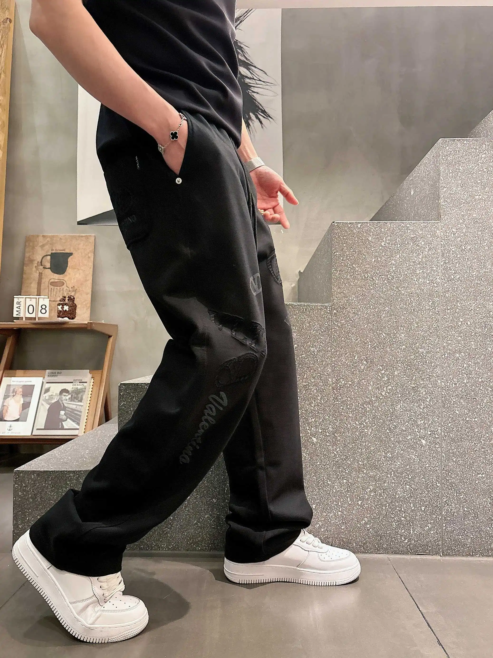 Logo-Embroidered Drawstring Sweatpants D21013608 — view 10