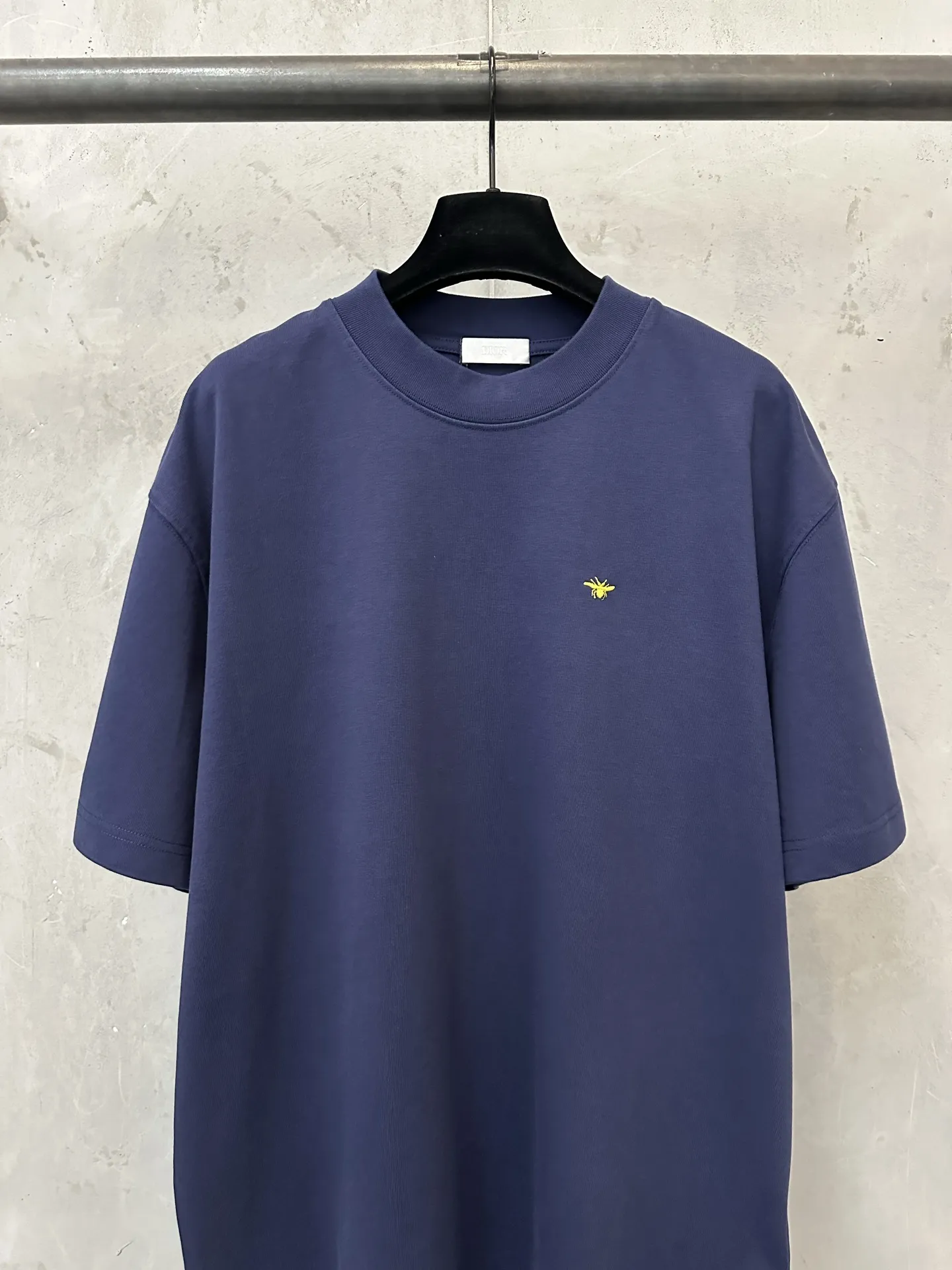 Bee Embroidery Heavyweight Cotton T-Shirt D21023549 — view 3