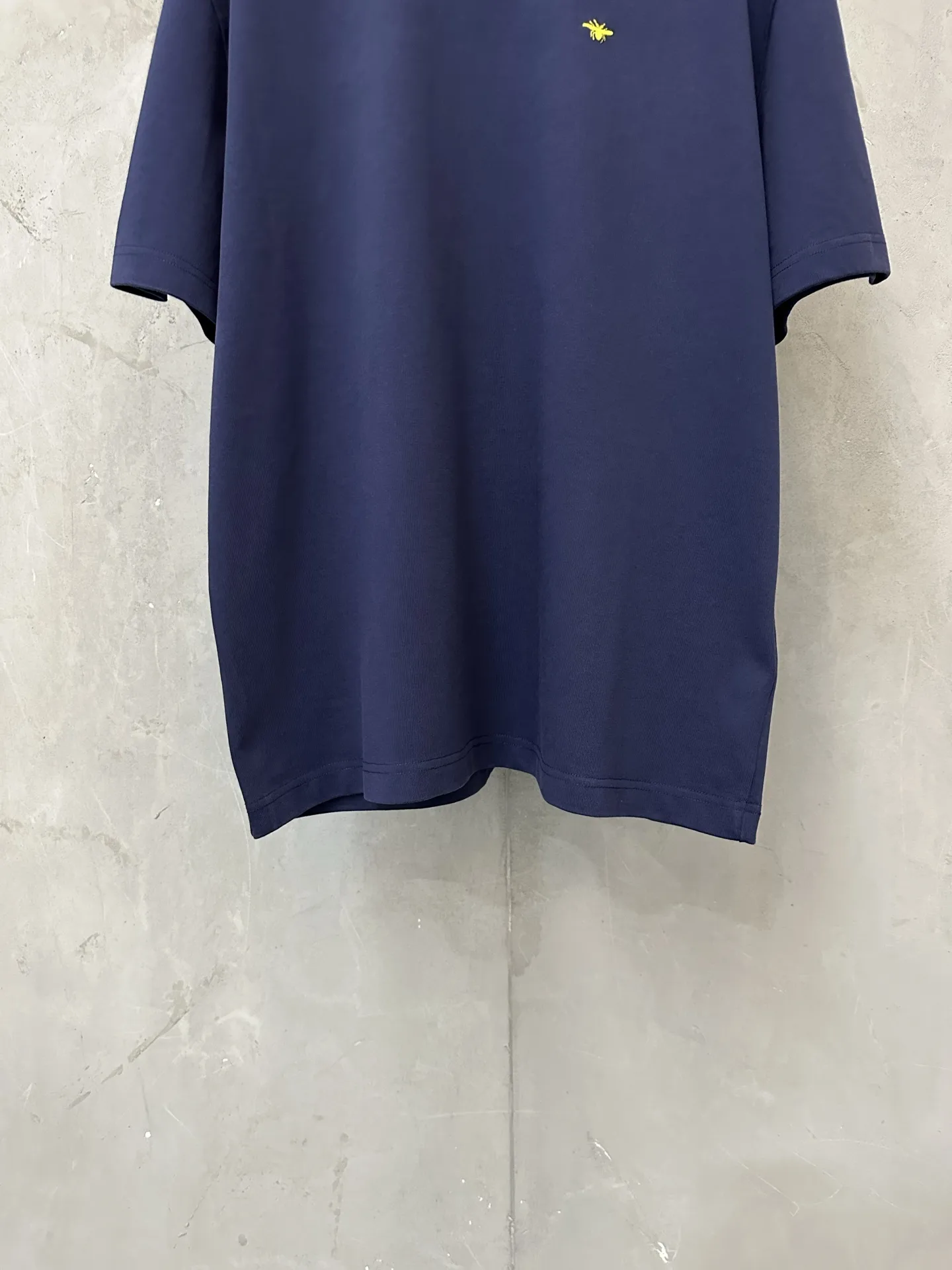 Bee Embroidery Heavyweight Cotton T-Shirt D21023549 — view 4