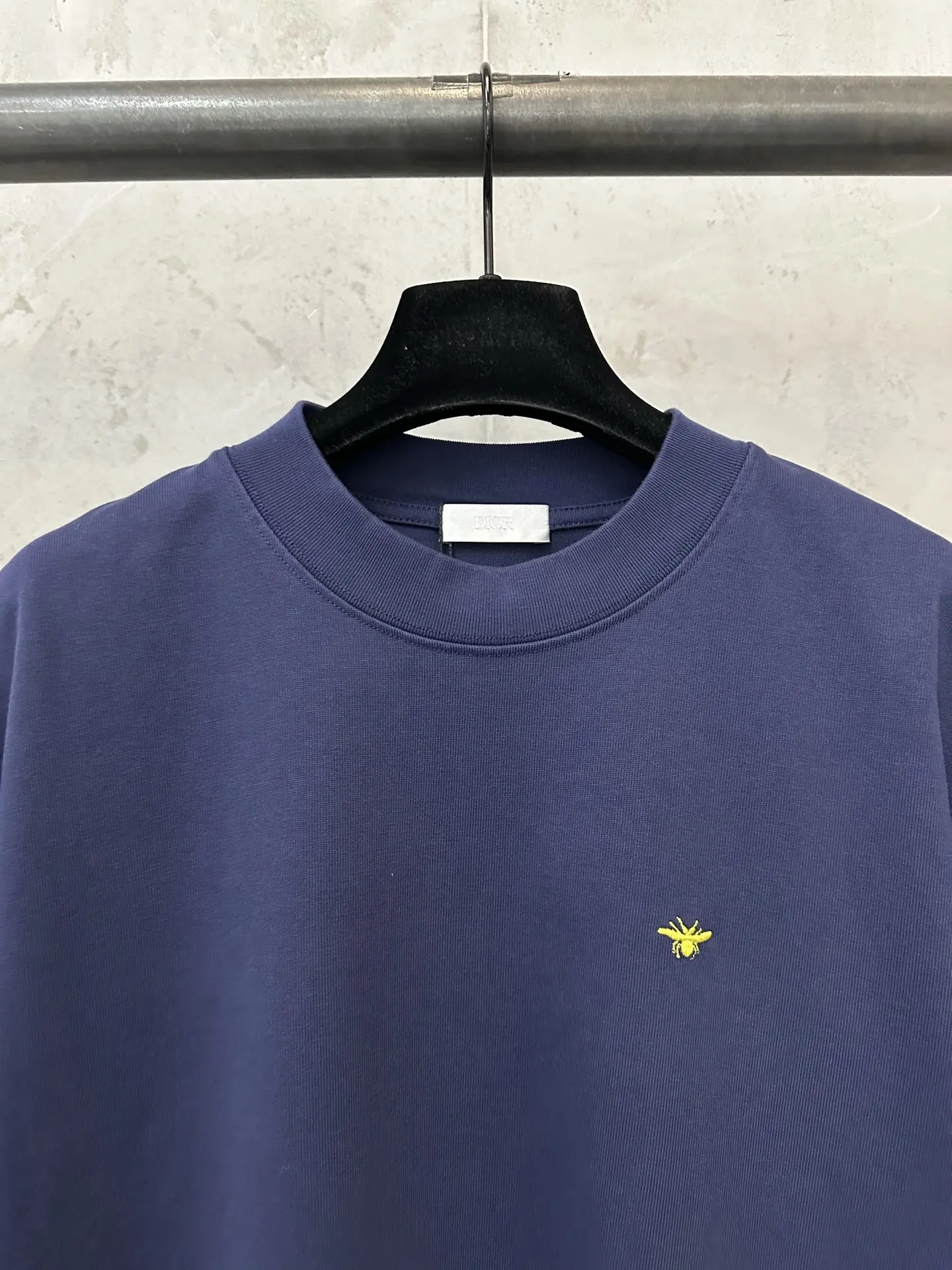 Bee Embroidery Heavyweight Cotton T-Shirt D21023549 — view 5