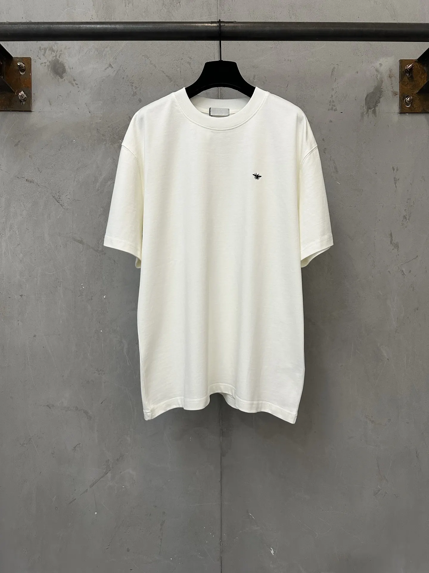 Bee Embroidery Heavyweight Cotton T-Shirt D21023547
