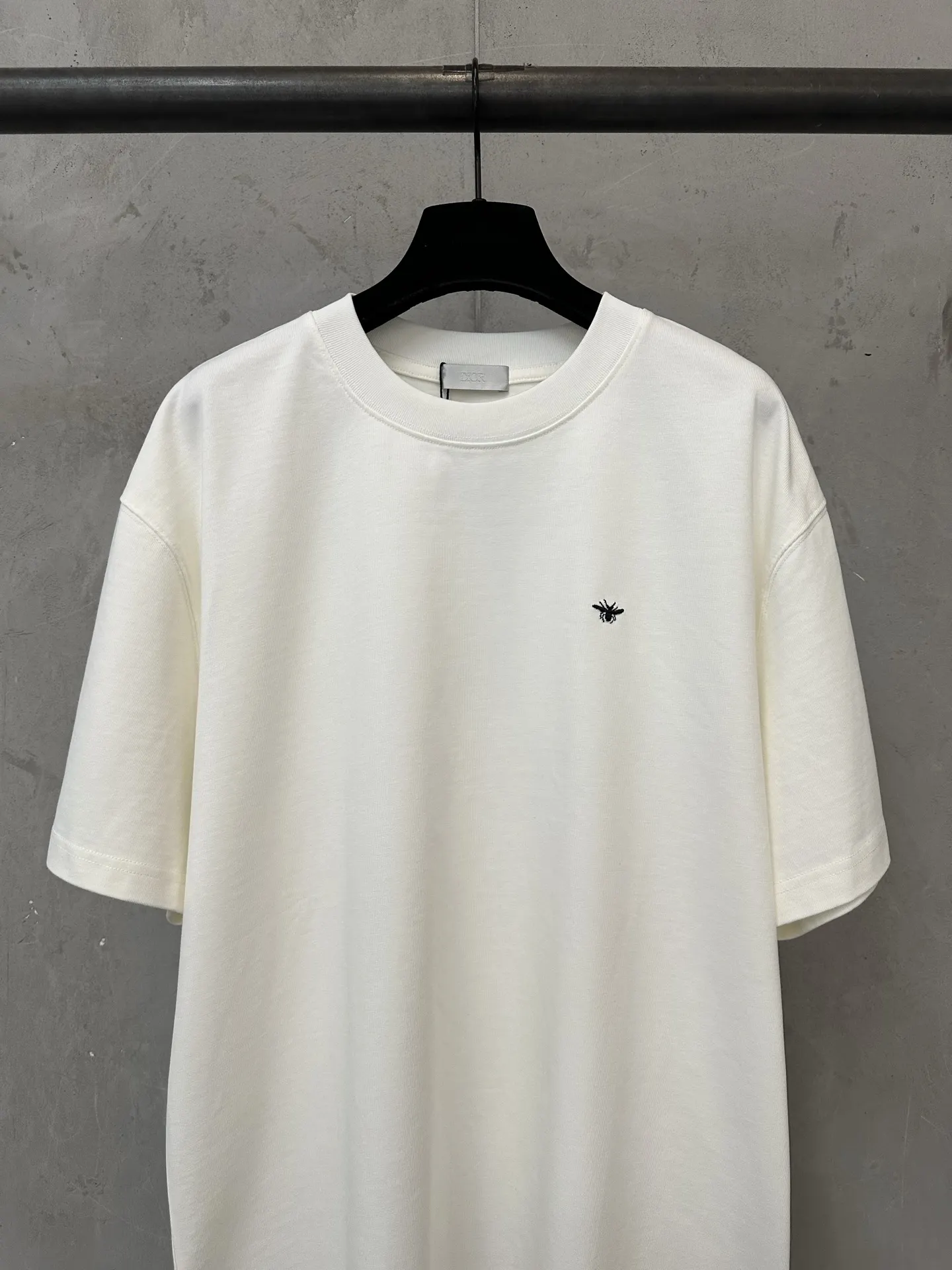 Bee Embroidery Heavyweight Cotton T-Shirt D21023547 — view 3