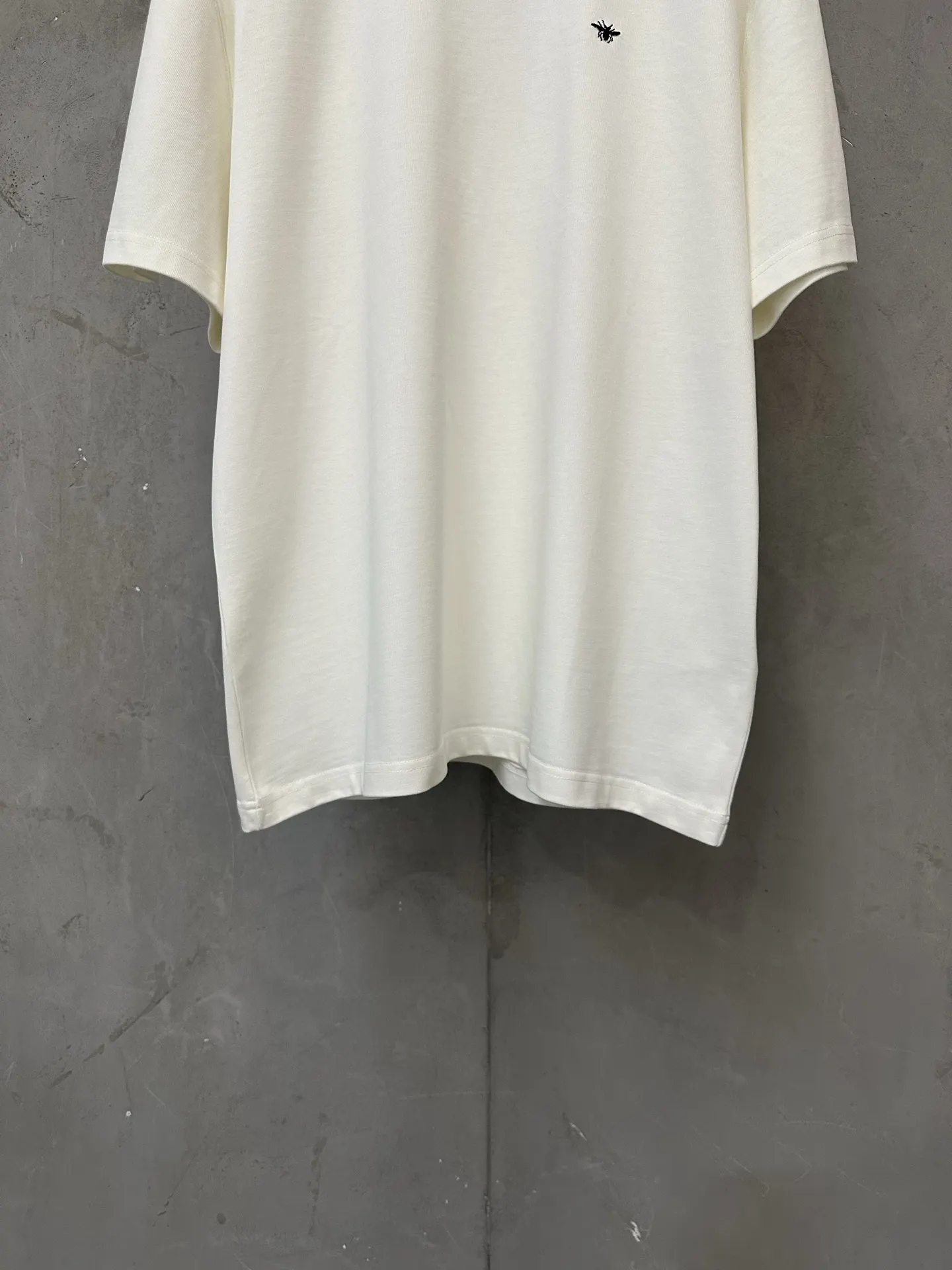 Bee Embroidery Heavyweight Cotton T-Shirt D21023547 — view 4