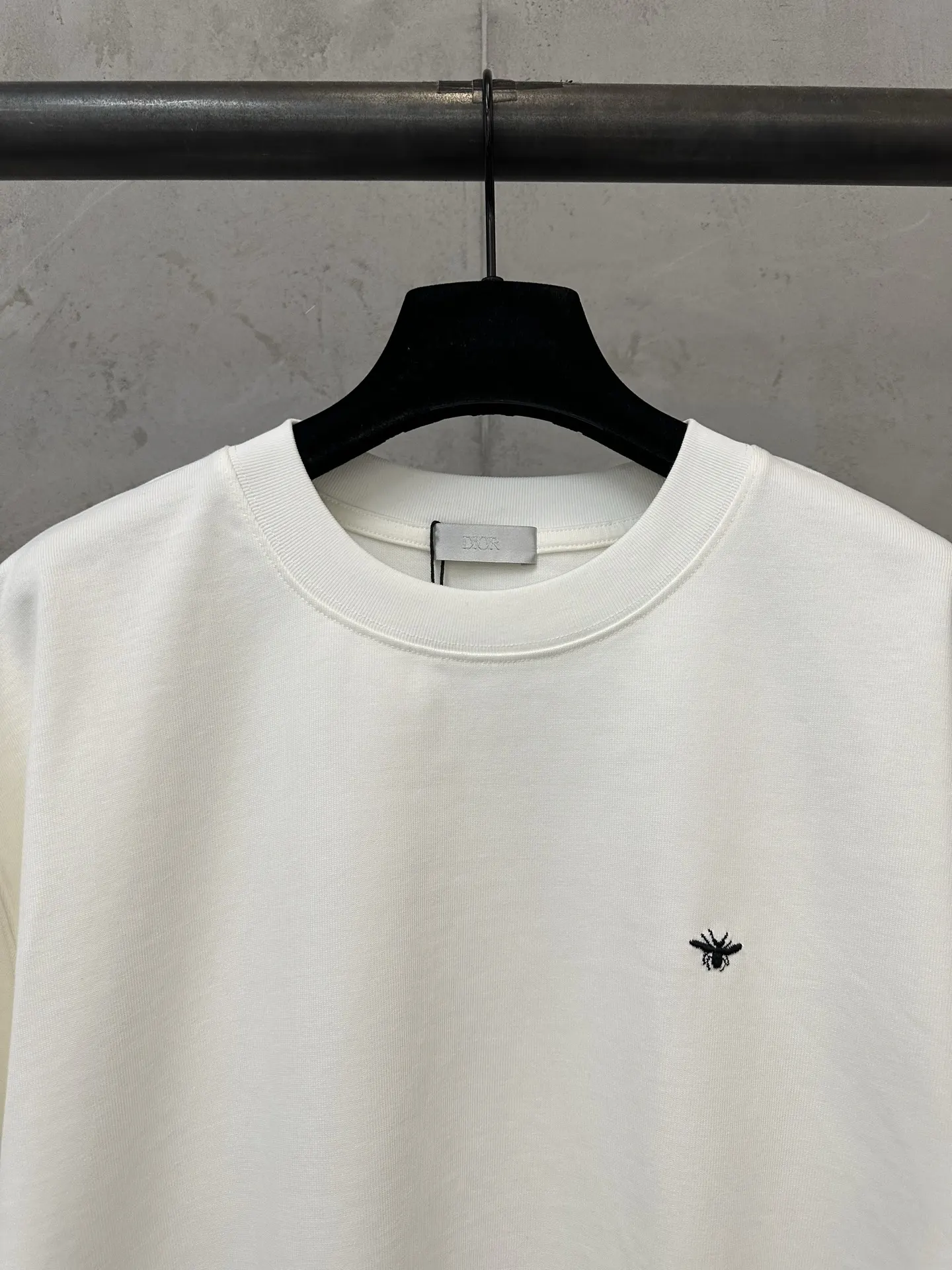 Bee Embroidery Heavyweight Cotton T-Shirt D21023547 — view 5