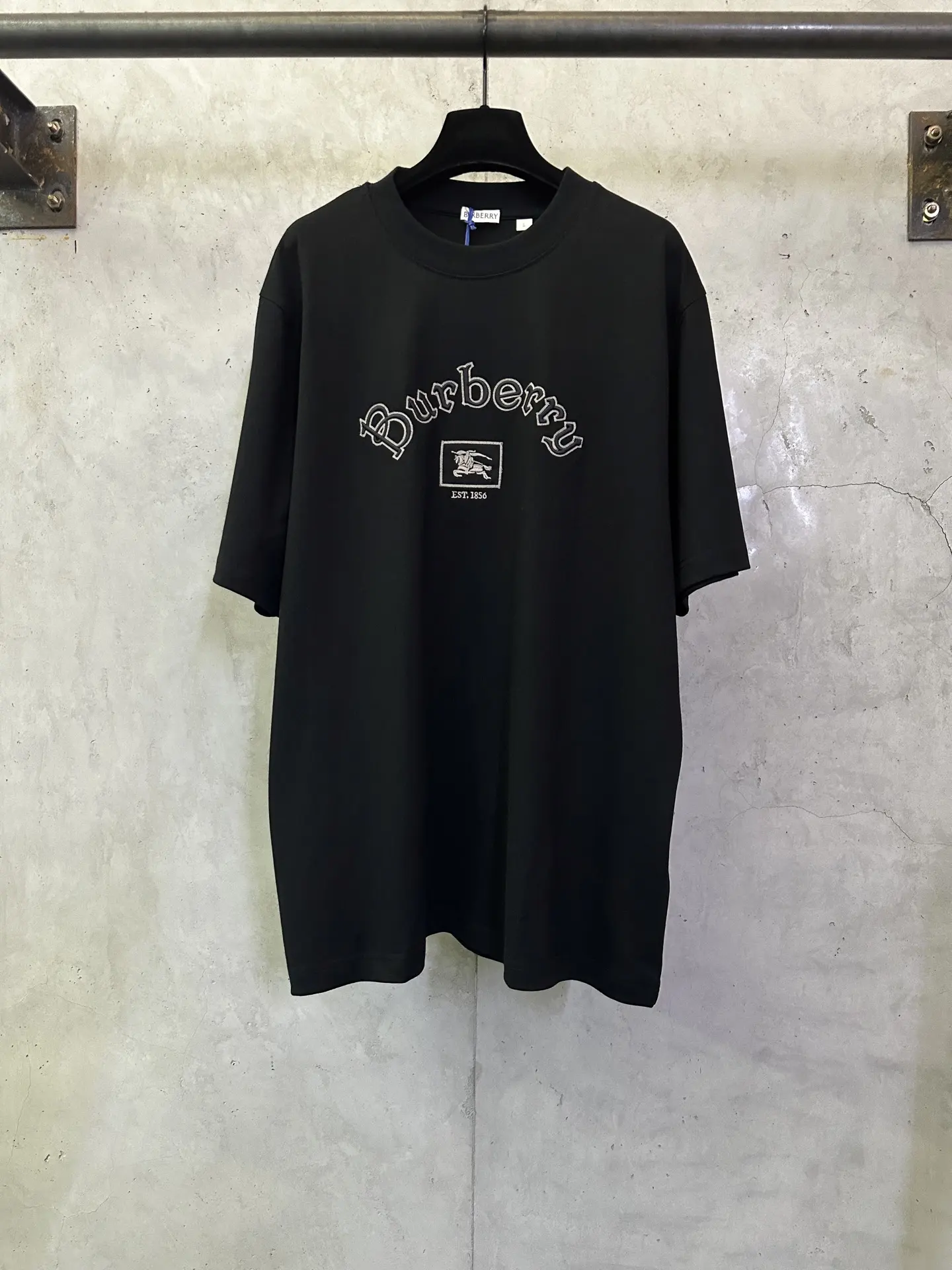 Gothic Logo Embroidered Cotton T-Shirt D21012887