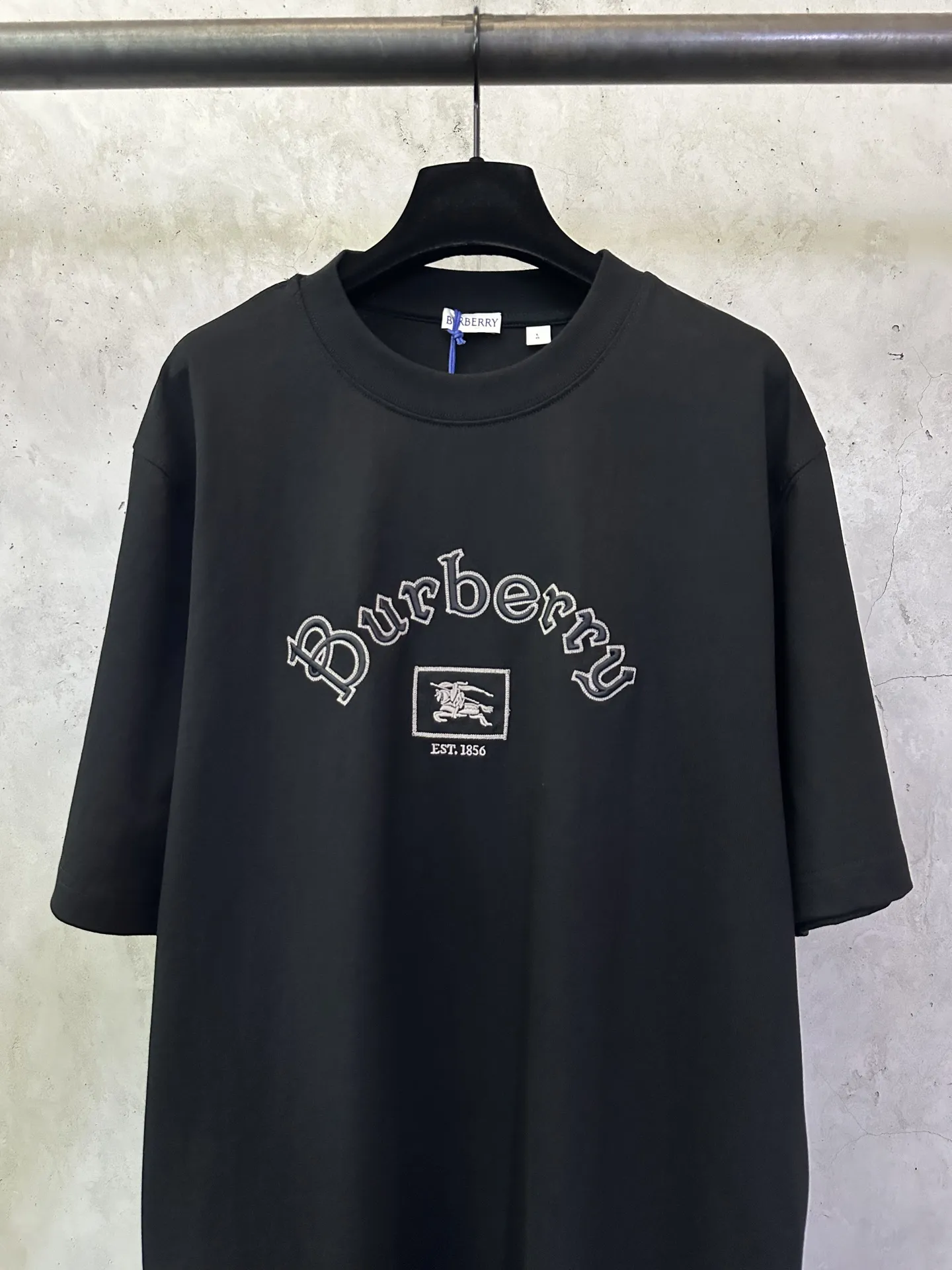 Gothic Logo Embroidered Cotton T-Shirt D21012887 — view 3