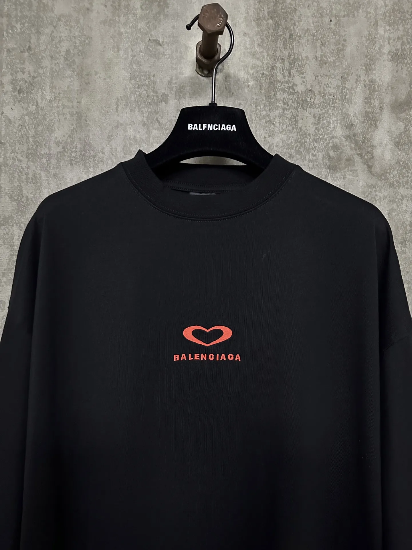 Logo Heart Embroidered Cotton T-Shirt D21015725 — view 3