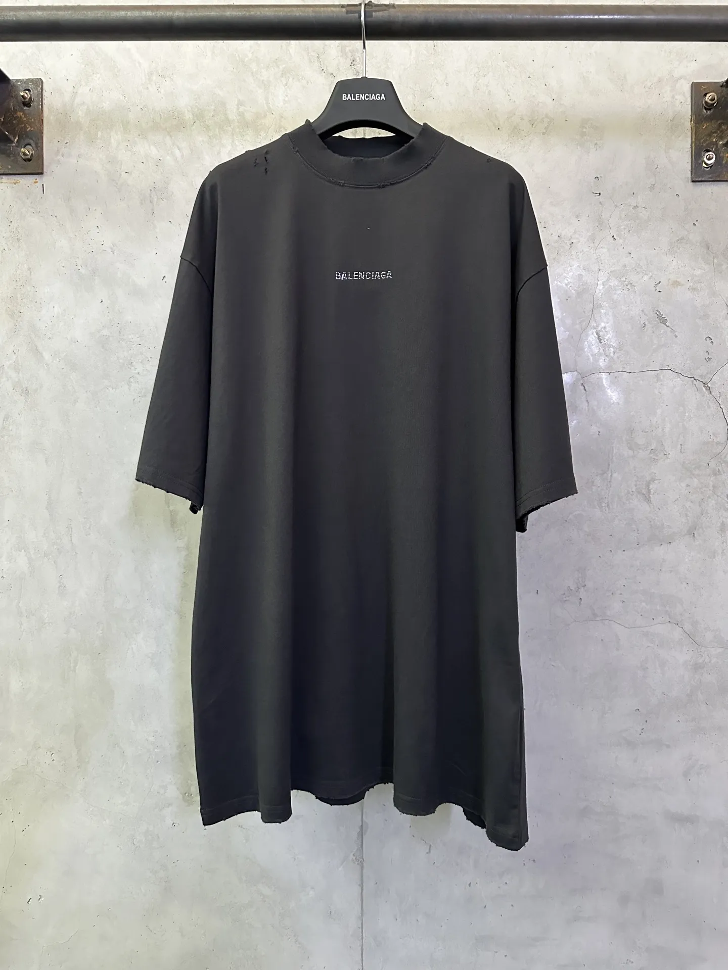 Distressed Rhinestone Logo Oversized T-Shirt D21012907