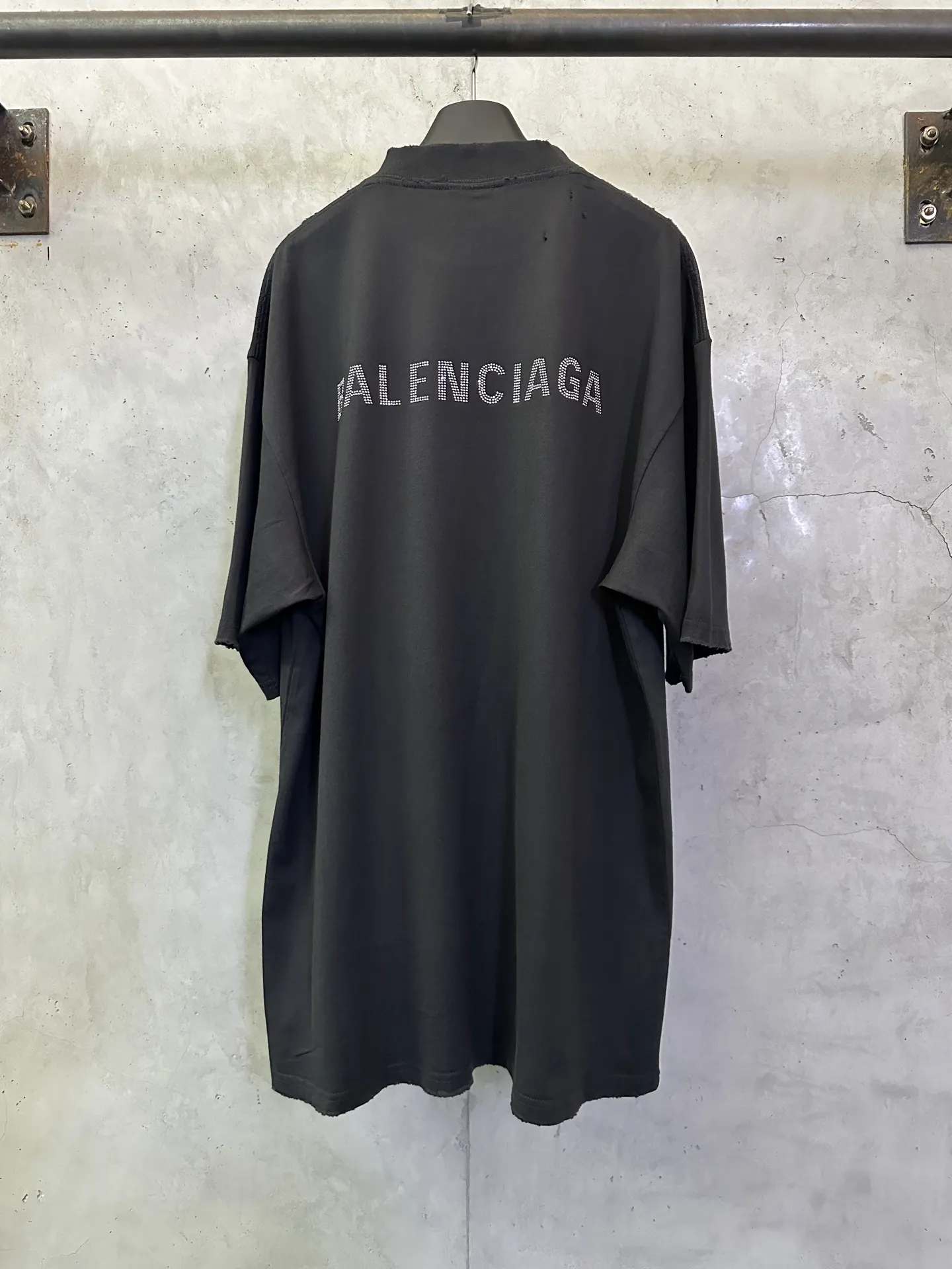 Distressed Rhinestone Logo Oversized T-Shirt D21012907 — view 2