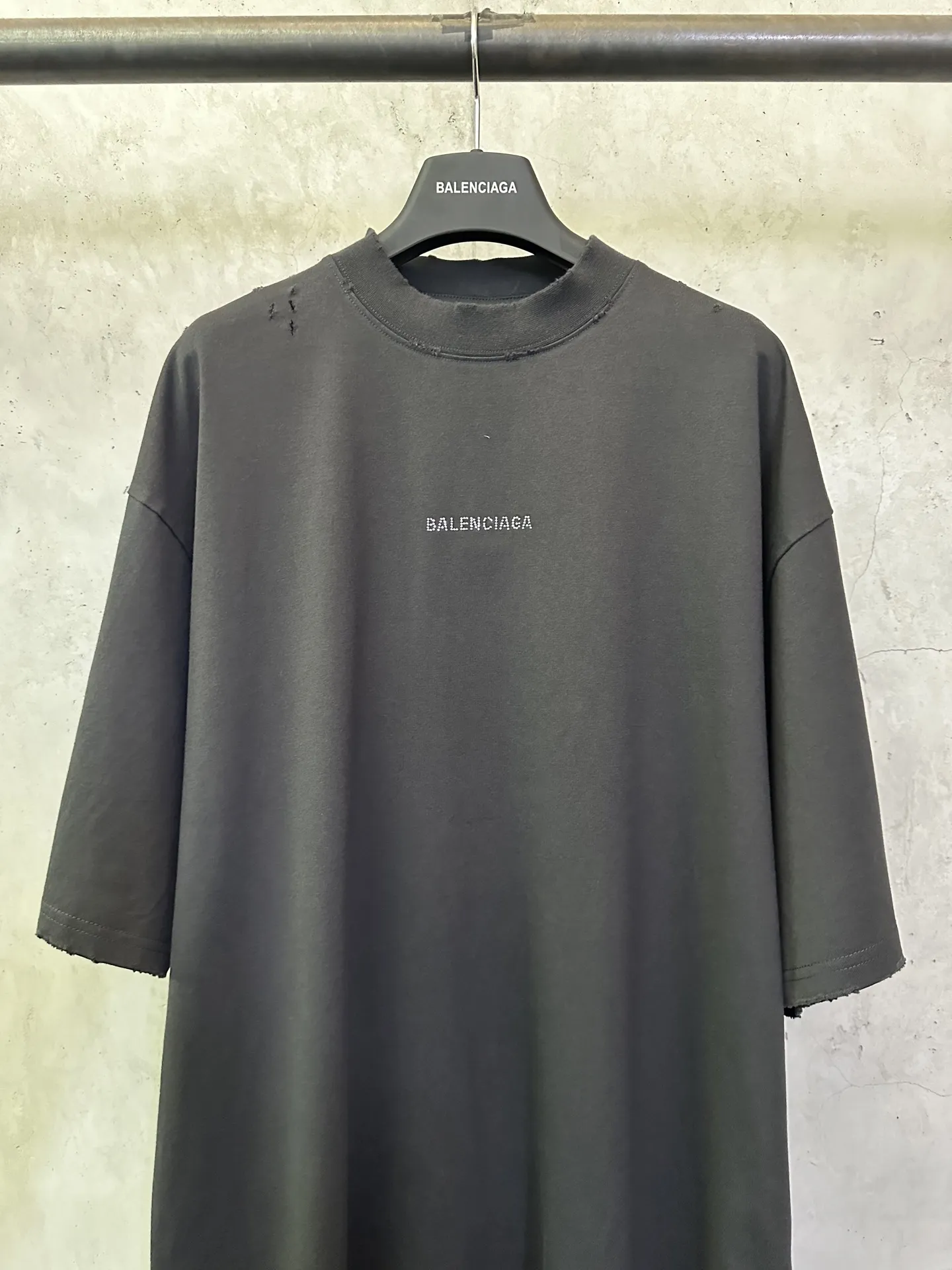 Distressed Rhinestone Logo Oversized T-Shirt D21012907 — view 3