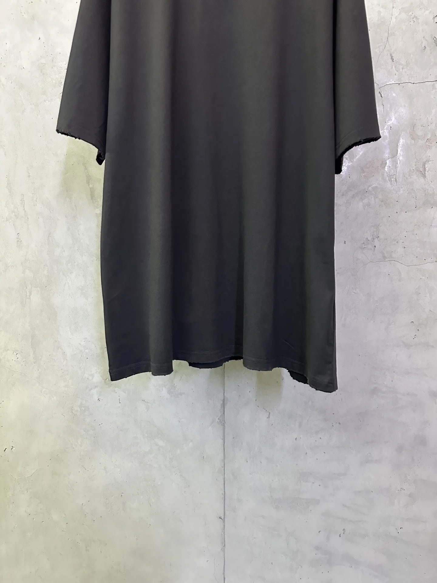 Distressed Rhinestone Logo Oversized T-Shirt D21012907 — view 4