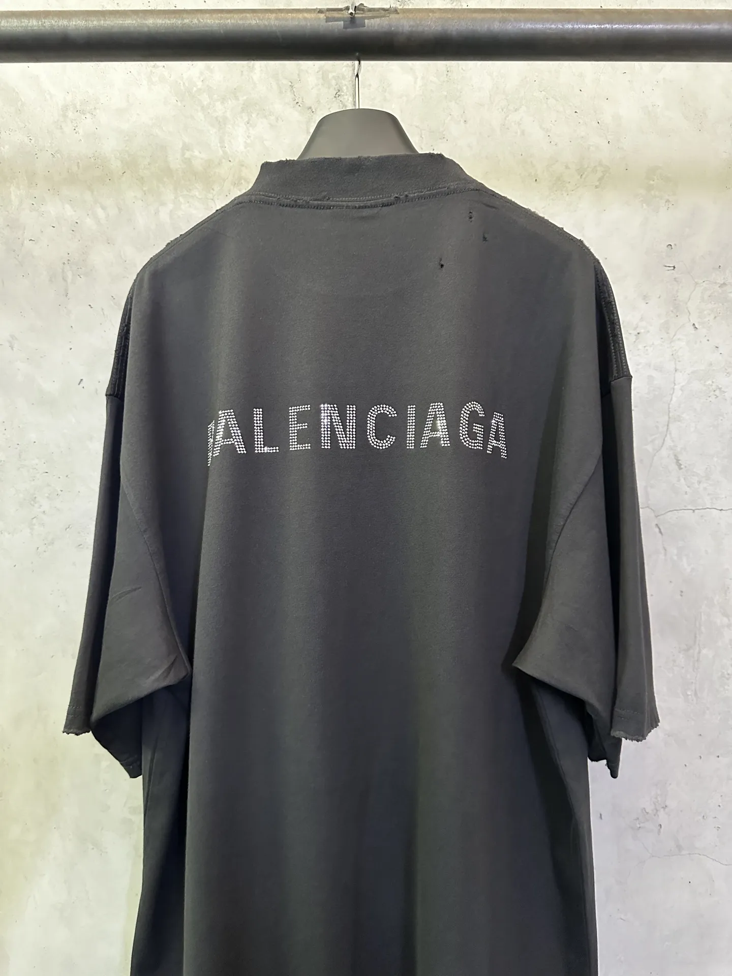 Distressed Rhinestone Logo Oversized T-Shirt D21012907 — view 5