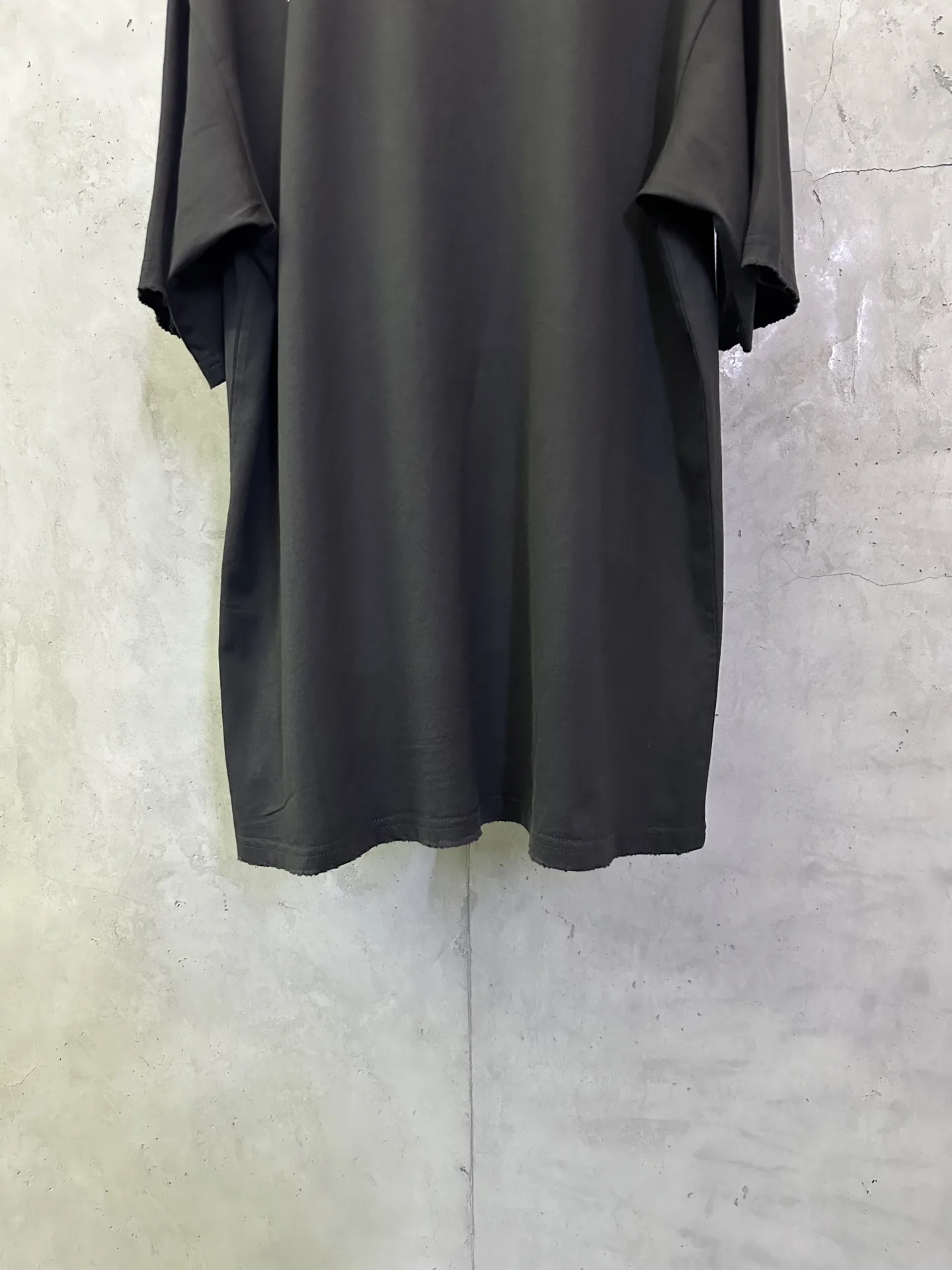 Distressed Rhinestone Logo Oversized T-Shirt D21012907 — view 6