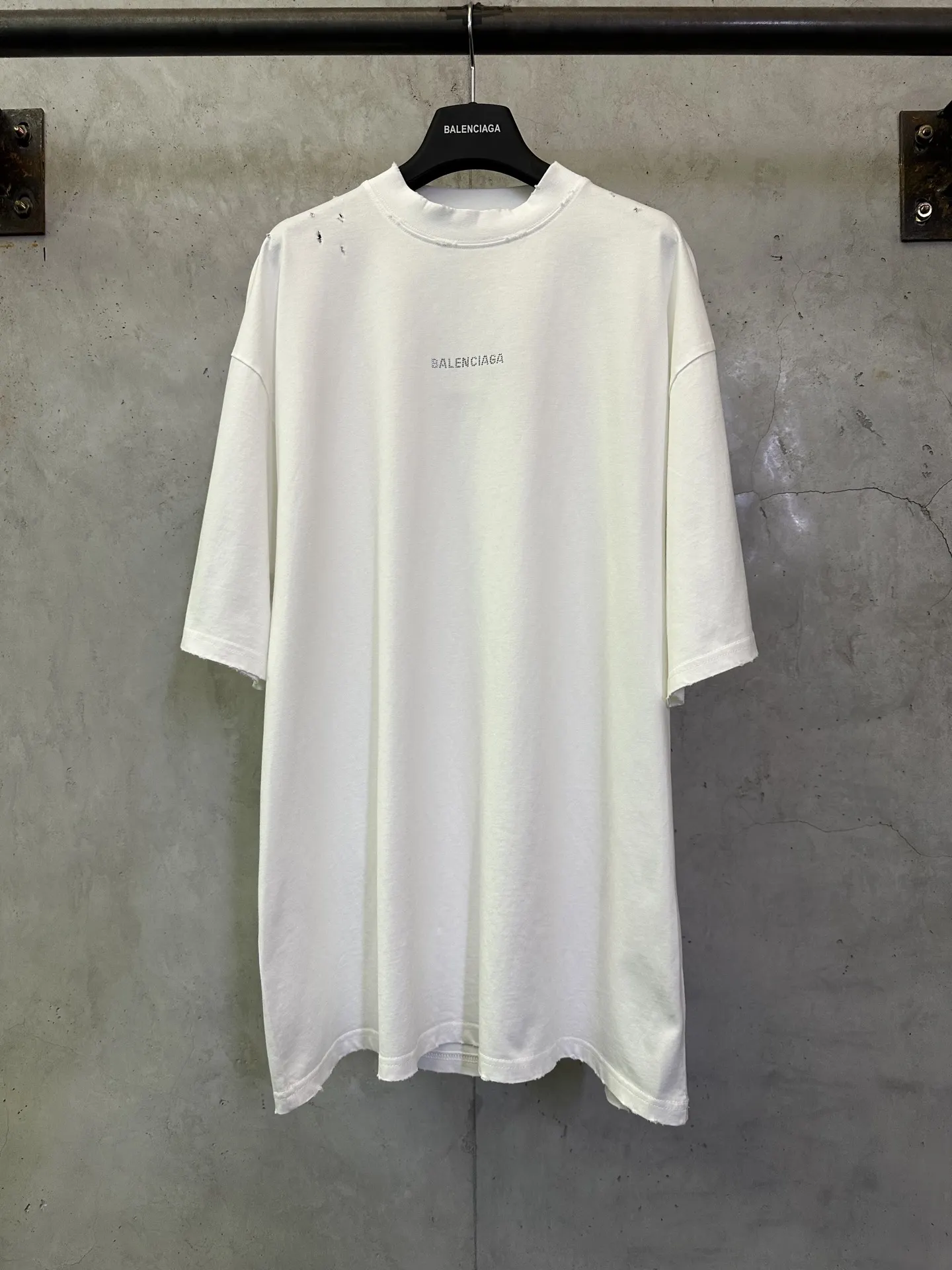 Distressed Rhinestone Logo Oversized T-Shirt D21012908