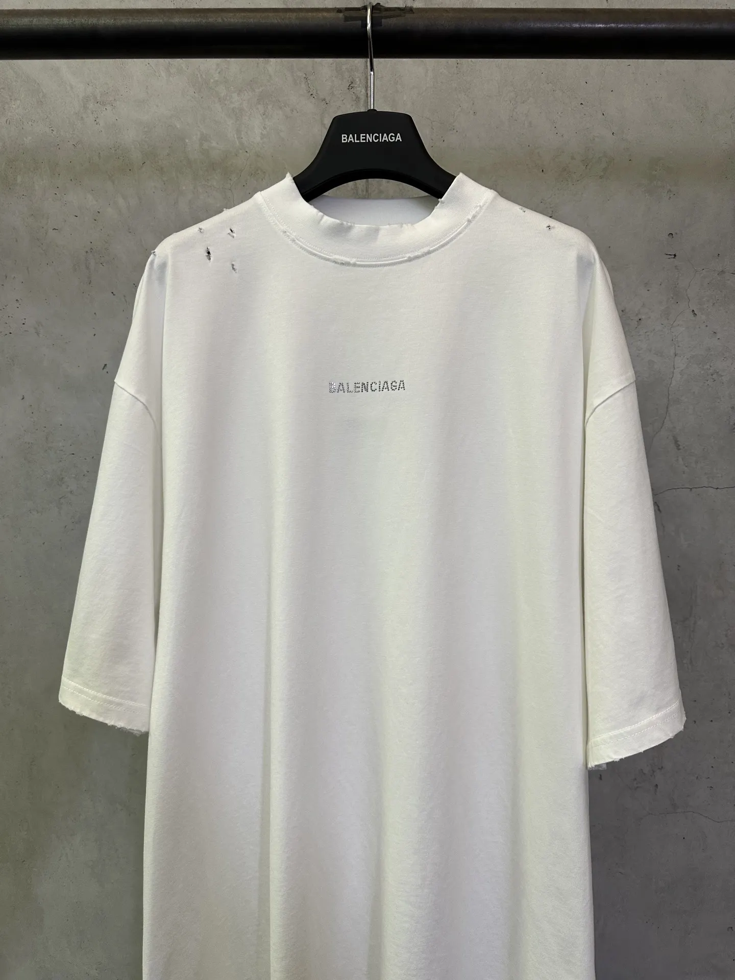 Distressed Rhinestone Logo Oversized T-Shirt D21012908 — view 3